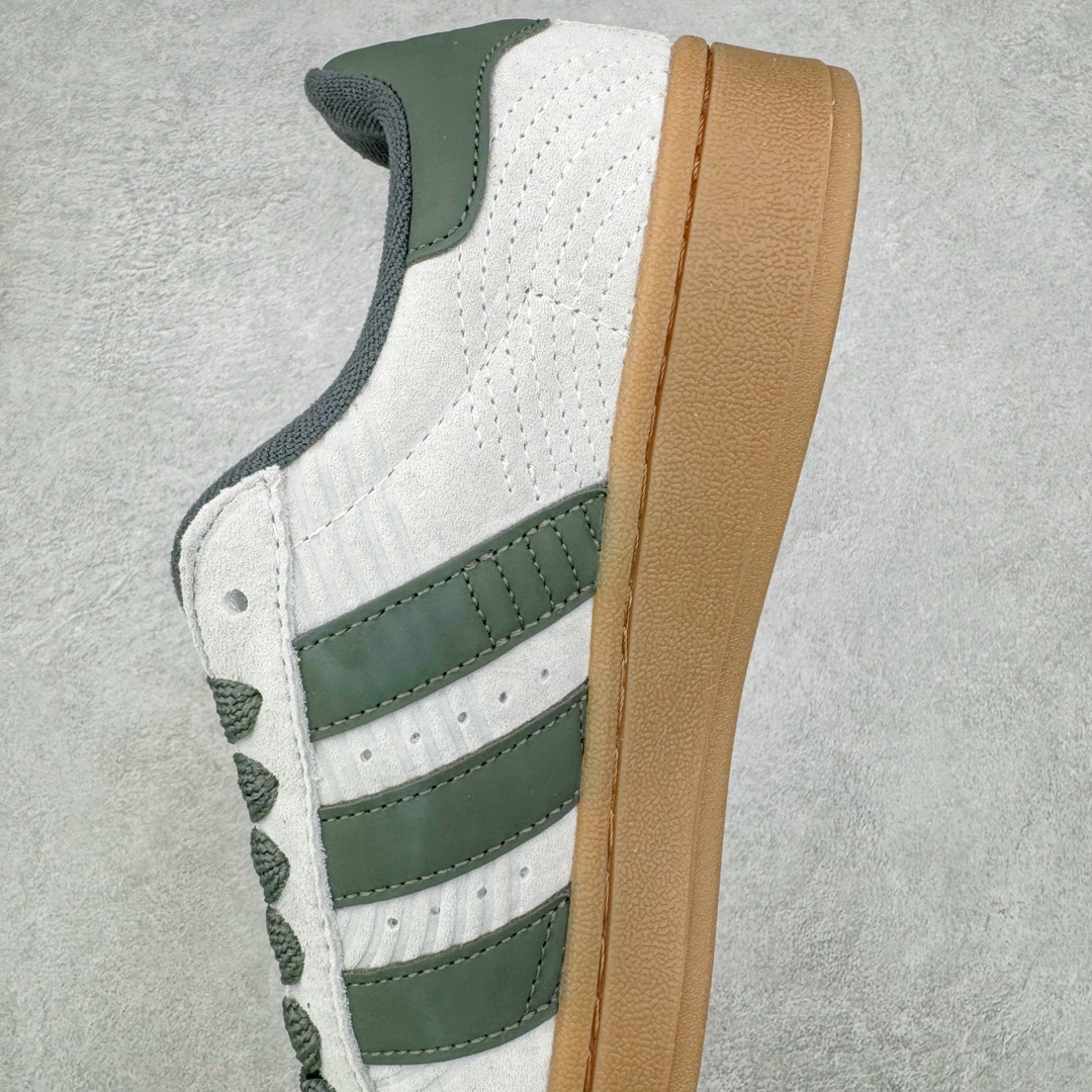 图片[7]-AD Originals Campus 00s 学院系列面包风经典复古低帮百搭休闲运动板鞋 IF4336 这次 Originals 选择了以经典复古鞋型 Campus 为蓝本打造全新面包鞋 这款鞋型联名不断 冠希当年对它更是钟爱有加 论牌面丝毫不输贝壳头、Forum 等大热鞋型 这次 Campus 一改 80 年代的瘦长造型 鞋舌、鞋身、鞋底甚至细节都变大了 营造出千禧年前后流行的面包鞋宽大廓形 因此鞋名改为 Campus 00s 鞋身采用绒面皮料搭配白色常规皮革 质感上还是延续了经典 Campus 的设计 鞋舌填充更加饱满 让鞋款整体看起来更加圆润 搭配上这款浅蓝配色 「蓝胖子」造型真的很可爱 鞋舌还加入了与以往 Campus 不同的全新三叶草 Logo 令造型更具千禧气息 鞋带也采用了加宽的设计 如果你不喜欢 这次还附送了传统鞋带可以替换 鞋底采用了米黄做旧设计 凸显鞋款的复古年代感 除了清新可人的浅蓝配色 还有一款酷灰配色 造型更加硬朗复古 而且相比浅蓝配色更加耐脏 尺码：36 36⅔ 37⅓ 38 38⅔ 39⅓ 40 40⅔ 41⅓ 42 42⅔ 43⅓ 44 45-选品中心