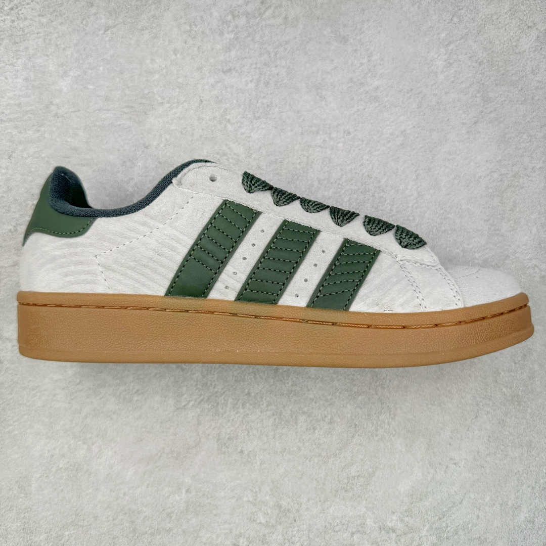 AD Originals Campus 00s 学院系列面包风经典复古低帮百搭休闲运动板鞋 IF4336 这次 Originals 选择了以经典复古鞋型 Campus 为蓝本打造全新面包鞋 这款鞋型联名不断 冠希当年对它更是钟爱有加 论牌面丝毫不输贝壳头、Forum 等大热鞋型 这次 Campus 一改 80 年代的瘦长造型 鞋舌、鞋身、鞋底甚至细节都变大了 营造出千禧年前后流行的面包鞋宽大廓形 因此鞋名改为 Campus 00s 鞋身采用绒面皮料搭配白色常规皮革 质感上还是延续了经典 Campus 的设计 鞋舌填充更加饱满 让鞋款整体看起来更加圆润 搭配上这款浅蓝配色 「蓝胖子」造型真的很可爱 鞋舌还加入了与以往 Campus 不同的全新三叶草 Logo 令造型更具千禧气息 鞋带也采用了加宽的设计 如果你不喜欢 这次还附送了传统鞋带可以替换 鞋底采用了米黄做旧设计 凸显鞋款的复古年代感 除了清新可人的浅蓝配色 还有一款酷灰配色 造型更加硬朗复古 而且相比浅蓝配色更加耐脏 尺码：36 36⅔ 37⅓ 38 38⅔ 39⅓ 40 40⅔ 41⅓ 42 42⅔ 43⅓ 44 45-选品中心