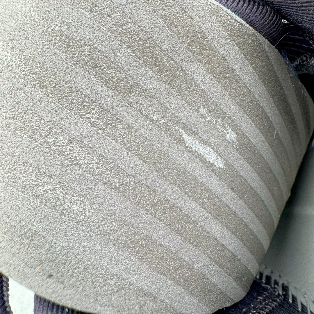 图片[11]-＃Max/灭世 NK Sabrina 2 萨布丽娜二代签名减震防滑低帮篮球鞋 首发配色 电光紫 FZ1517-500 革新登场🌪🔝颠覆革新出货‼️缓震配置独家革新！实战属性直接拉满👊🏻实战天花板上限再度提升！实战亲测-性能体验吊打国产同价位鞋款 ⚫️前掌扇形zoom➕增配中足抗扭片➕增配后掌马蹄ZOOM气垫（正品仅配置前掌扇形zoom） 完美解决 正品抗扭不足问题 ⚫️采用科比5代鞋楦以及龙骨数据打造！前后落差仅6mm！小科5实至名归！ ⚫️鞋身➕鞋头增配高频补强层，提升鞋头以及脚踝支撑性 ⚫️鞋垫采用高弹缓震垫材质-磨合一场直接贴合脚型☑️ ⚫️外底加厚2mm，升级止滑配方，磨合一次，抓地原地起飞 后卫旗舰有且只在灭世纯原（支持市场任意货品正面PK） 真材实料，肉眼可见！革新升级绝非空穴来风！灭世纯原内外兼修，用态度诠释最强实战货品👊🏻 尺码：39-46（尺码建议：标准亚洲楦 无需大半码）-选品中心