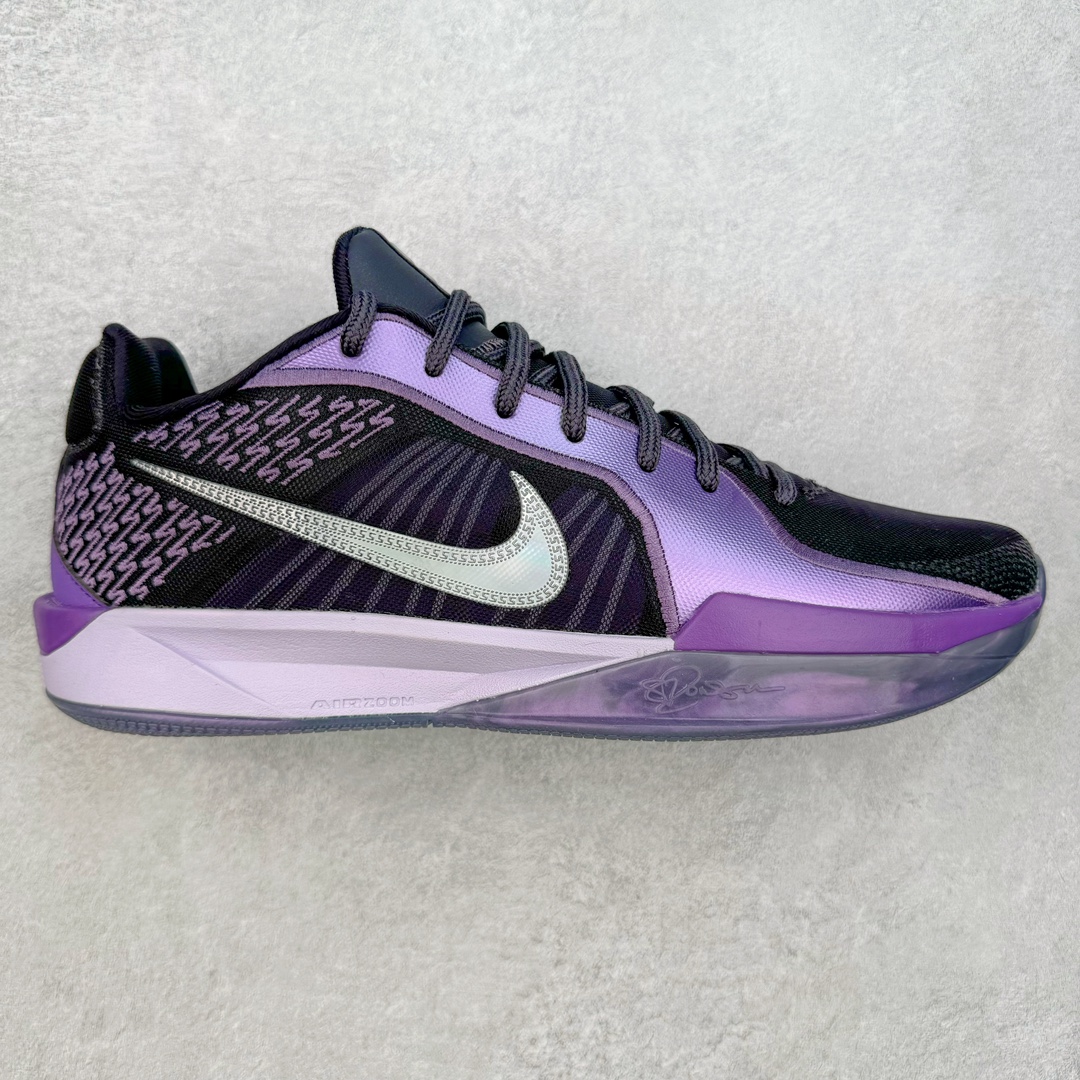＃Max/灭世 NK Sabrina 2 萨布丽娜二代签名减震防滑低帮篮球鞋 首发配色 电光紫 FZ1517-500 革新登场🌪🔝颠覆革新出货‼️缓震配置独家革新！实战属性直接拉满👊🏻实战天花板上限再度提升！实战亲测-性能体验吊打国产同价位鞋款 ⚫️前掌扇形zoom➕增配中足抗扭片➕增配后掌马蹄ZOOM气垫（正品仅配置前掌扇形zoom） 完美解决 正品抗扭不足问题 ⚫️采用科比5代鞋楦以及龙骨数据打造！前后落差仅6mm！小科5实至名归！ ⚫️鞋身➕鞋头增配高频补强层，提升鞋头以及脚踝支撑性 ⚫️鞋垫采用高弹缓震垫材质-磨合一场直接贴合脚型☑️ ⚫️外底加厚2mm，升级止滑配方，磨合一次，抓地原地起飞 后卫旗舰有且只在灭世纯原（支持市场任意货品正面PK） 真材实料，肉眼可见！革新升级绝非空穴来风！灭世纯原内外兼修，用态度诠释最强实战货品👊🏻 尺码：39-46（尺码建议：标准亚洲楦 无需大半码）-选品中心