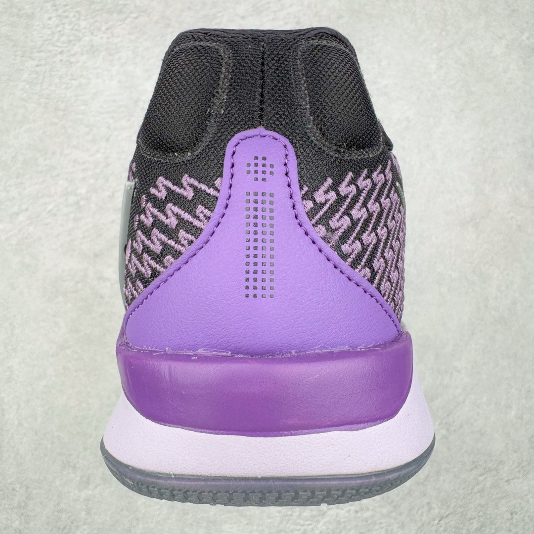 图片[8]-＃Max/灭世 NK Sabrina 2 萨布丽娜二代签名减震防滑低帮篮球鞋 首发配色 电光紫 FZ1517-500 革新登场🌪🔝颠覆革新出货‼️缓震配置独家革新！实战属性直接拉满👊🏻实战天花板上限再度提升！实战亲测-性能体验吊打国产同价位鞋款 ⚫️前掌扇形zoom➕增配中足抗扭片➕增配后掌马蹄ZOOM气垫（正品仅配置前掌扇形zoom） 完美解决 正品抗扭不足问题 ⚫️采用科比5代鞋楦以及龙骨数据打造！前后落差仅6mm！小科5实至名归！ ⚫️鞋身➕鞋头增配高频补强层，提升鞋头以及脚踝支撑性 ⚫️鞋垫采用高弹缓震垫材质-磨合一场直接贴合脚型☑️ ⚫️外底加厚2mm，升级止滑配方，磨合一次，抓地原地起飞 后卫旗舰有且只在灭世纯原（支持市场任意货品正面PK） 真材实料，肉眼可见！革新升级绝非空穴来风！灭世纯原内外兼修，用态度诠释最强实战货品👊🏻 尺码：39-46（尺码建议：标准亚洲楦 无需大半码）-选品中心