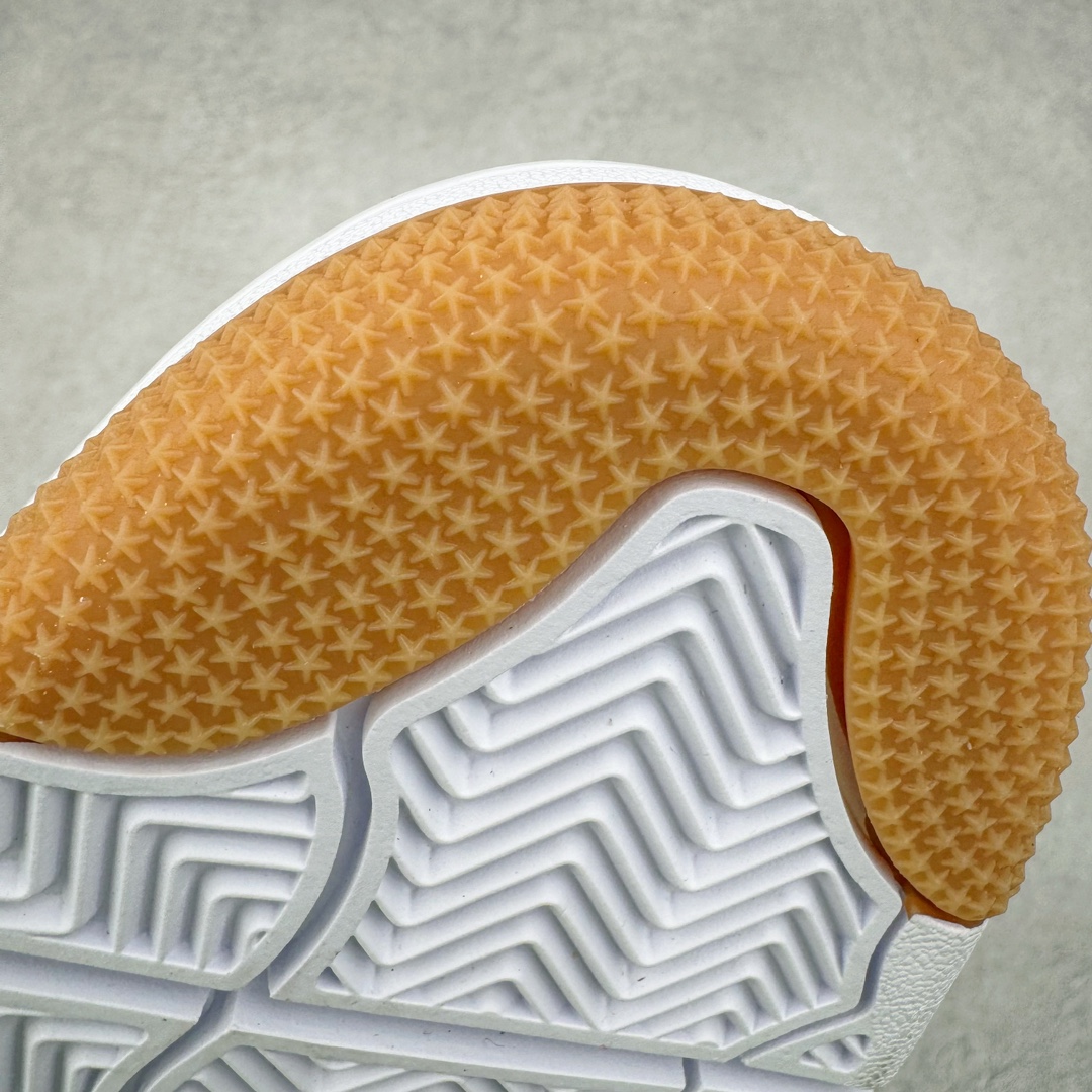 图片[21]-＃KZ纯原 Air Jordan AJ4 RM 重制版低帮复古篮球鞋 白绿绿松石 FQ7939-103 亲自操刀耗时半年巨作 全套原纸板楦头开发 确保原汁原味 完美呈现版型 一比一鞋头弧度高度鞋身弧度 原厂TPU 正确内里网布 菱角分明不变形无多余毛边 柔软性质感一致于原鞋 原厂织唛标 原厂飞人电绣工艺 尾指中部跳三针 独家绑鞋带手法 印刷中底布 四线拉帮 米色美纹纸贴合固定 进口港宝加持 后跟自然饱满 全鞋荧光划线卡点 追求极致完美 每一双都是工艺品 多重QC质检 超越公司货的品控标准 实实在在的免检产品 采用了低帮的设计 并保留了众多AJ4的经典元素 鞋身以皮革、麂皮材质拼接打造 AJ4经典的TPU材质延伸至后跟 增强鞋款稳定性 而鞋身侧面的网格设计则被取消 尾部的NIKE AIR标志也得到保留 并同时带有飞人logo 中底部分同样搭载了可视AIR气垫 鞋底采用米白色中底和外底呈现 为整个设计收尾 尺码：36 36.5 37.5 38 38.5 39 40 40.5 41 42 42.5 43 44 44.5 45 46 47.5-选品中心