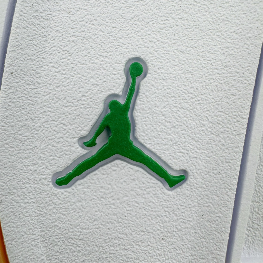 图片[22]-＃KZ纯原 Air Jordan AJ4 RM 重制版低帮复古篮球鞋 白绿绿松石 FQ7939-103 亲自操刀耗时半年巨作 全套原纸板楦头开发 确保原汁原味 完美呈现版型 一比一鞋头弧度高度鞋身弧度 原厂TPU 正确内里网布 菱角分明不变形无多余毛边 柔软性质感一致于原鞋 原厂织唛标 原厂飞人电绣工艺 尾指中部跳三针 独家绑鞋带手法 印刷中底布 四线拉帮 米色美纹纸贴合固定 进口港宝加持 后跟自然饱满 全鞋荧光划线卡点 追求极致完美 每一双都是工艺品 多重QC质检 超越公司货的品控标准 实实在在的免检产品 采用了低帮的设计 并保留了众多AJ4的经典元素 鞋身以皮革、麂皮材质拼接打造 AJ4经典的TPU材质延伸至后跟 增强鞋款稳定性 而鞋身侧面的网格设计则被取消 尾部的NIKE AIR标志也得到保留 并同时带有飞人logo 中底部分同样搭载了可视AIR气垫 鞋底采用米白色中底和外底呈现 为整个设计收尾 尺码：36 36.5 37.5 38 38.5 39 40 40.5 41 42 42.5 43 44 44.5 45 46 47.5-选品中心