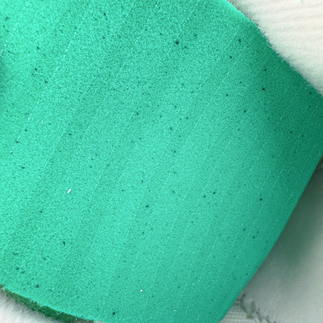 图片[11]-＃KZ纯原 Air Jordan AJ4 RM 重制版低帮复古篮球鞋 白绿绿松石 FQ7939-103 亲自操刀耗时半年巨作 全套原纸板楦头开发 确保原汁原味 完美呈现版型 一比一鞋头弧度高度鞋身弧度 原厂TPU 正确内里网布 菱角分明不变形无多余毛边 柔软性质感一致于原鞋 原厂织唛标 原厂飞人电绣工艺 尾指中部跳三针 独家绑鞋带手法 印刷中底布 四线拉帮 米色美纹纸贴合固定 进口港宝加持 后跟自然饱满 全鞋荧光划线卡点 追求极致完美 每一双都是工艺品 多重QC质检 超越公司货的品控标准 实实在在的免检产品 采用了低帮的设计 并保留了众多AJ4的经典元素 鞋身以皮革、麂皮材质拼接打造 AJ4经典的TPU材质延伸至后跟 增强鞋款稳定性 而鞋身侧面的网格设计则被取消 尾部的NIKE AIR标志也得到保留 并同时带有飞人logo 中底部分同样搭载了可视AIR气垫 鞋底采用米白色中底和外底呈现 为整个设计收尾 尺码：36 36.5 37.5 38 38.5 39 40 40.5 41 42 42.5 43 44 44.5 45 46 47.5-选品中心