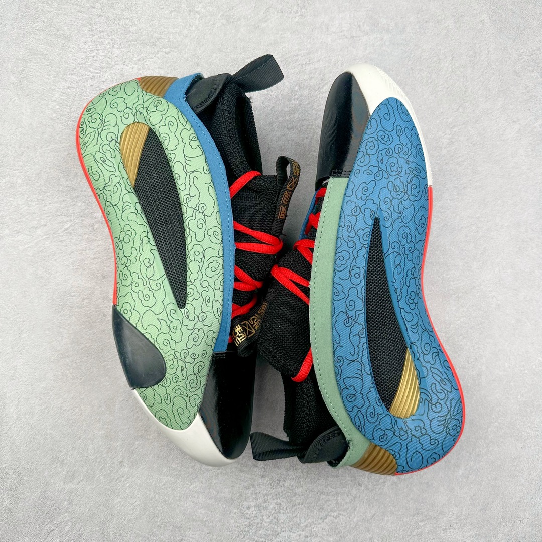 图片[3]-AD Harden Vol. 8 哈登八代签名篮球鞋 IE2693 采用了“袜套式”设计，在十多年前这一设计极为风靡，将帅气和简洁融为一体。现在Harden Vol. 8将袜套鞋领重新拾起，并配合内靴，易穿脱且包裹佳。泪滴形EVA结构骨架提供横向支持和快速移动时的稳定性。全掌JET BOOST科技提供缓震和能量反馈，助你整场保持活力。多向“JH”抓地纹路设计提供优秀抓地力，使球员能够在场上迅速变向、急停或启动，更好地掌控比赛。尺码：40 40.5 41 42 42.5 43 44 44.5 45 46-选品中心