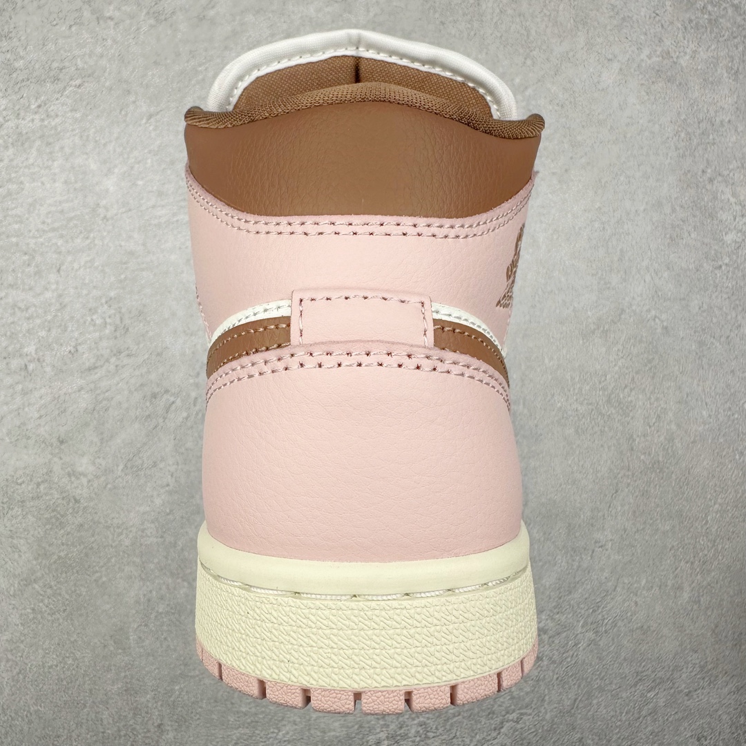 图片[8]-＃DT纯原 Air Jordan AJ1 Mid 中帮 粉棕 BQ6472-620 终端优势供应 市面中低帮最具代表性版本没有之一 口碑大厂出品 品控大底版型不断改良更新 全套原纸板楦头开发 确保原汁原味 完美呈现版型 完美零毛边处理 原厂内置全掌气垫 价格定位良心 平台专用代工流水线出品 一眼公司既视感 拿到手的一瞬间就与众不同 碾压市面所有版本 全部原鞋开发 每一个配色都会采购原鞋确认细节 打破市面看图做货无好货之说 尺码：35.5 36 36.5 37.5 38 38.5 39 40-选品中心