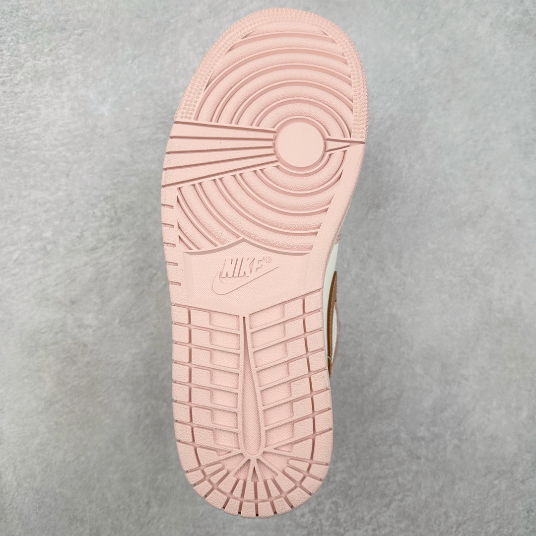 图片[9]-＃DT纯原 Air Jordan AJ1 Mid 中帮 粉棕 BQ6472-620 终端优势供应 市面中低帮最具代表性版本没有之一 口碑大厂出品 品控大底版型不断改良更新 全套原纸板楦头开发 确保原汁原味 完美呈现版型 完美零毛边处理 原厂内置全掌气垫 价格定位良心 平台专用代工流水线出品 一眼公司既视感 拿到手的一瞬间就与众不同 碾压市面所有版本 全部原鞋开发 每一个配色都会采购原鞋确认细节 打破市面看图做货无好货之说 尺码：35.5 36 36.5 37.5 38 38.5 39 40-选品中心