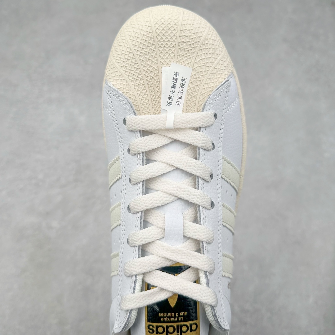 图片[4]-＃H11纯原福利 AD Originals Superstar 经典复古贝壳头板鞋 IG7575 诞生于1969年 是第一双将全皮面鞋 身与橡胶鞋头结合在一起的低帮篮球鞋 Superstar最开始 是作为高帮篮球鞋Pro Model的低帮版本而出现的 但因为其独特和醒目的橡胶鞋头造型而让大家熟知 被大家形象地称为\\\”shelltoe\\\”贝壳头 在70年代的美国职业篮球场上 接近3/4的NBA球员都将这双Superstar作为场上用鞋 80年代之后 经过不断的改良和发展 Superstar逐渐成为横跨时装、音乐、街头文化、休闲和运动等各大领域的时尚潮鞋 尺码：35.5 36 36.5 37 38 38.5 39 40 40.5 41 42 42.5 43 44 44.5 45-选品中心