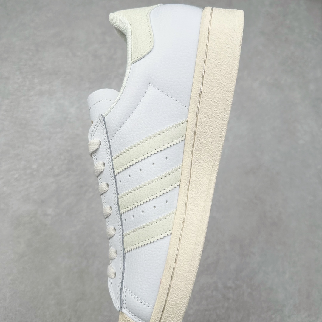 图片[7]-＃H11纯原福利 AD Originals Superstar 经典复古贝壳头板鞋 IG7575 诞生于1969年 是第一双将全皮面鞋 身与橡胶鞋头结合在一起的低帮篮球鞋 Superstar最开始 是作为高帮篮球鞋Pro Model的低帮版本而出现的 但因为其独特和醒目的橡胶鞋头造型而让大家熟知 被大家形象地称为\\\”shelltoe\\\”贝壳头 在70年代的美国职业篮球场上 接近3/4的NBA球员都将这双Superstar作为场上用鞋 80年代之后 经过不断的改良和发展 Superstar逐渐成为横跨时装、音乐、街头文化、休闲和运动等各大领域的时尚潮鞋 尺码：35.5 36 36.5 37 38 38.5 39 40 40.5 41 42 42.5 43 44 44.5 45-选品中心