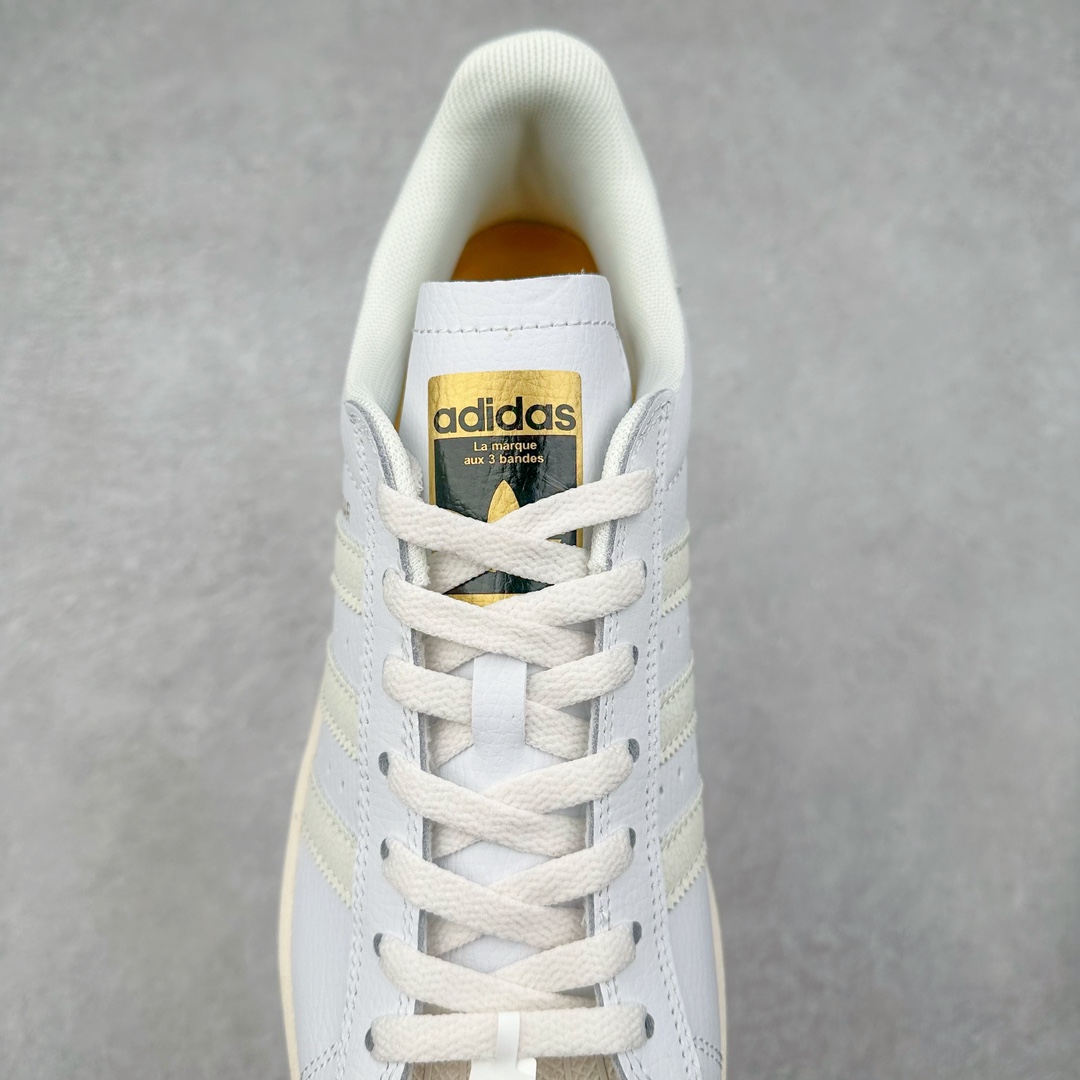 图片[5]-＃H11纯原福利 AD Originals Superstar 经典复古贝壳头板鞋 IG7575 诞生于1969年 是第一双将全皮面鞋 身与橡胶鞋头结合在一起的低帮篮球鞋 Superstar最开始 是作为高帮篮球鞋Pro Model的低帮版本而出现的 但因为其独特和醒目的橡胶鞋头造型而让大家熟知 被大家形象地称为\\\”shelltoe\\\”贝壳头 在70年代的美国职业篮球场上 接近3/4的NBA球员都将这双Superstar作为场上用鞋 80年代之后 经过不断的改良和发展 Superstar逐渐成为横跨时装、音乐、街头文化、休闲和运动等各大领域的时尚潮鞋 尺码：35.5 36 36.5 37 38 38.5 39 40 40.5 41 42 42.5 43 44 44.5 45-选品中心