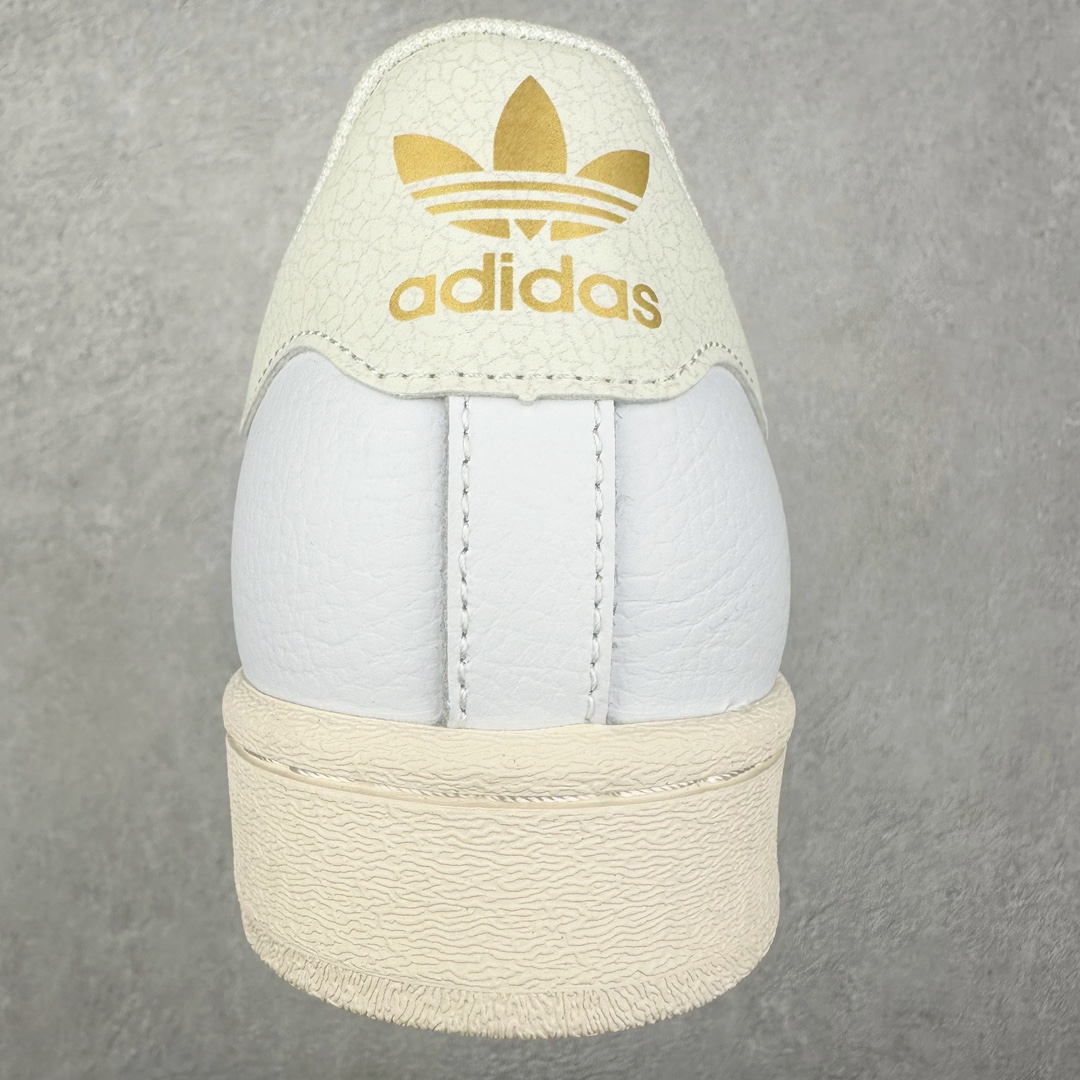 图片[8]-＃H11纯原福利 AD Originals Superstar 经典复古贝壳头板鞋 IG7575 诞生于1969年 是第一双将全皮面鞋 身与橡胶鞋头结合在一起的低帮篮球鞋 Superstar最开始 是作为高帮篮球鞋Pro Model的低帮版本而出现的 但因为其独特和醒目的橡胶鞋头造型而让大家熟知 被大家形象地称为\\\”shelltoe\\\”贝壳头 在70年代的美国职业篮球场上 接近3/4的NBA球员都将这双Superstar作为场上用鞋 80年代之后 经过不断的改良和发展 Superstar逐渐成为横跨时装、音乐、街头文化、休闲和运动等各大领域的时尚潮鞋 尺码：35.5 36 36.5 37 38 38.5 39 40 40.5 41 42 42.5 43 44 44.5 45-选品中心