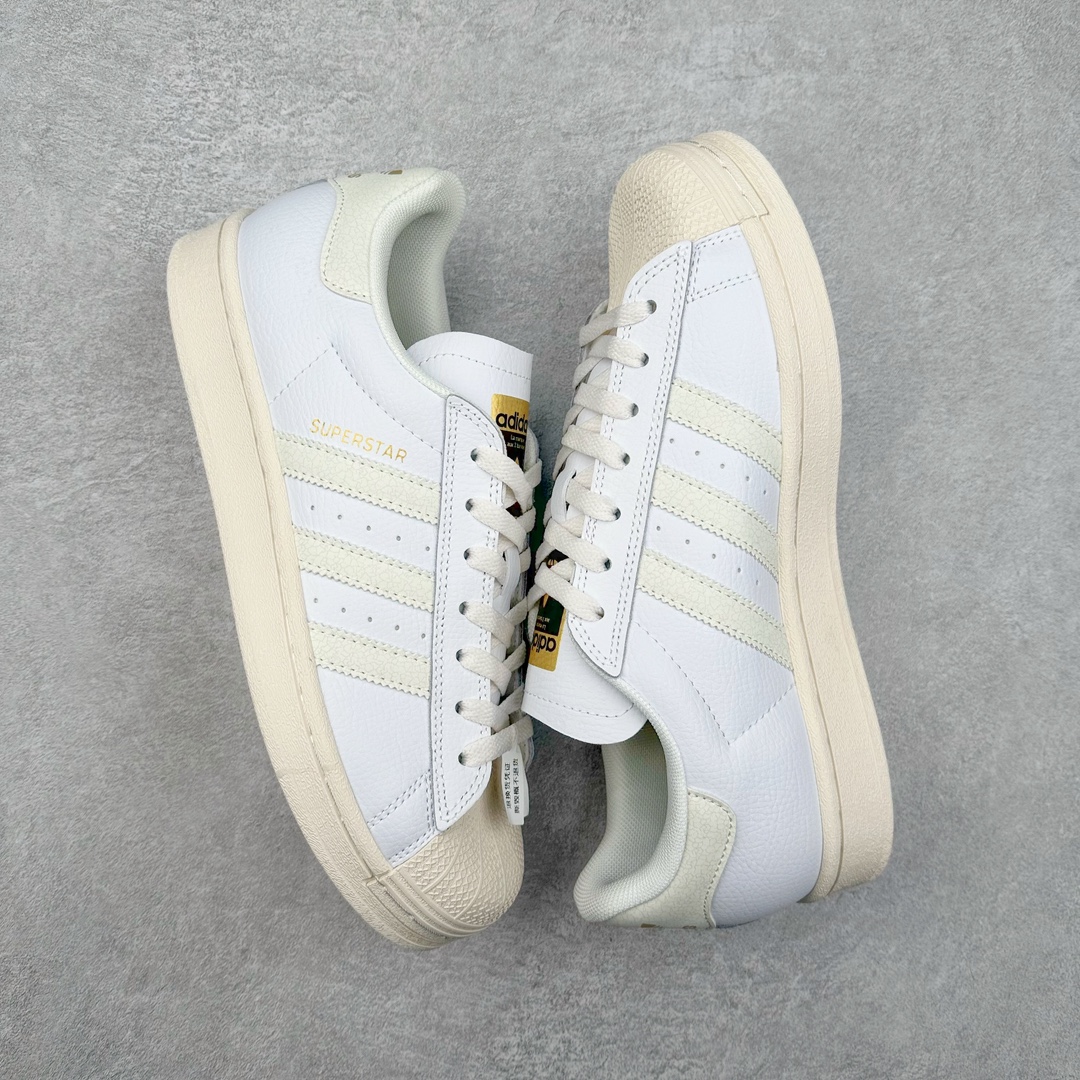 图片[3]-＃H11纯原福利 AD Originals Superstar 经典复古贝壳头板鞋 IG7575 诞生于1969年 是第一双将全皮面鞋 身与橡胶鞋头结合在一起的低帮篮球鞋 Superstar最开始 是作为高帮篮球鞋Pro Model的低帮版本而出现的 但因为其独特和醒目的橡胶鞋头造型而让大家熟知 被大家形象地称为\\\”shelltoe\\\”贝壳头 在70年代的美国职业篮球场上 接近3/4的NBA球员都将这双Superstar作为场上用鞋 80年代之后 经过不断的改良和发展 Superstar逐渐成为横跨时装、音乐、街头文化、休闲和运动等各大领域的时尚潮鞋 尺码：35.5 36 36.5 37 38 38.5 39 40 40.5 41 42 42.5 43 44 44.5 45-选品中心