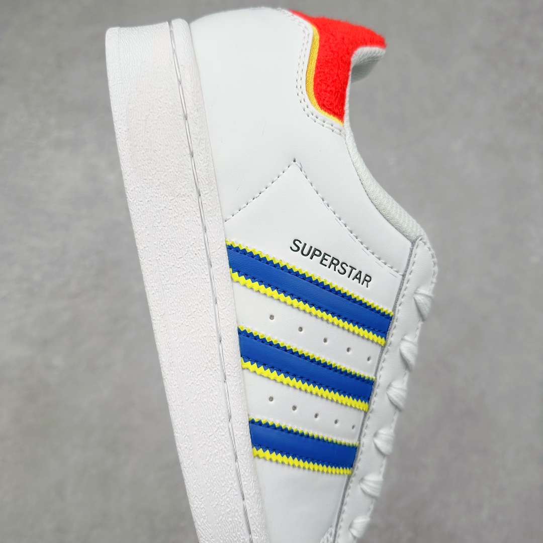 图片[6]-＃H11纯原福利 AD Originals Superstar 经典复古贝壳头板鞋 HQ1939 诞生于1969年 是第一双将全皮面鞋 身与橡胶鞋头结合在一起的低帮篮球鞋 Superstar最开始 是作为高帮篮球鞋Pro Model的低帮版本而出现的 但因为其独特和醒目的橡胶鞋头造型而让大家熟知 被大家形象地称为\\\”shelltoe\\\”贝壳头 在70年代的美国职业篮球场上 接近3/4的NBA球员都将这双Superstar作为场上用鞋 80年代之后 经过不断的改良和发展 Superstar逐渐成为横跨时装、音乐、街头文化、休闲和运动等各大领域的时尚潮鞋 尺码：35.5 36 36.5 37 38 38.5 39 40 40.5 41 42 42.5 43 44 44.5 45-选品中心