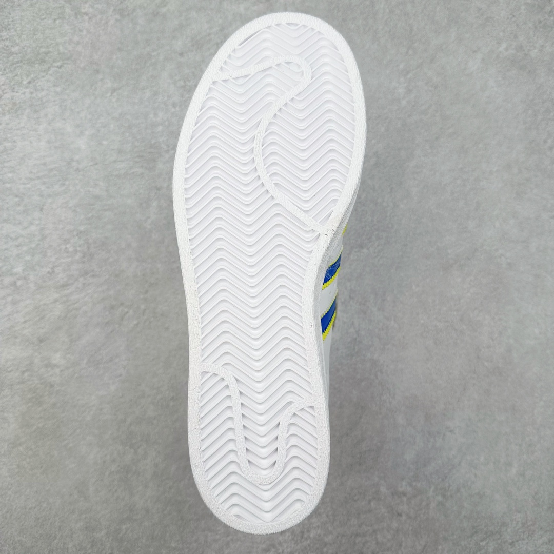 图片[9]-＃H11纯原福利 AD Originals Superstar 经典复古贝壳头板鞋 HQ1939 诞生于1969年 是第一双将全皮面鞋 身与橡胶鞋头结合在一起的低帮篮球鞋 Superstar最开始 是作为高帮篮球鞋Pro Model的低帮版本而出现的 但因为其独特和醒目的橡胶鞋头造型而让大家熟知 被大家形象地称为\\\”shelltoe\\\”贝壳头 在70年代的美国职业篮球场上 接近3/4的NBA球员都将这双Superstar作为场上用鞋 80年代之后 经过不断的改良和发展 Superstar逐渐成为横跨时装、音乐、街头文化、休闲和运动等各大领域的时尚潮鞋 尺码：35.5 36 36.5 37 38 38.5 39 40 40.5 41 42 42.5 43 44 44.5 45-选品中心