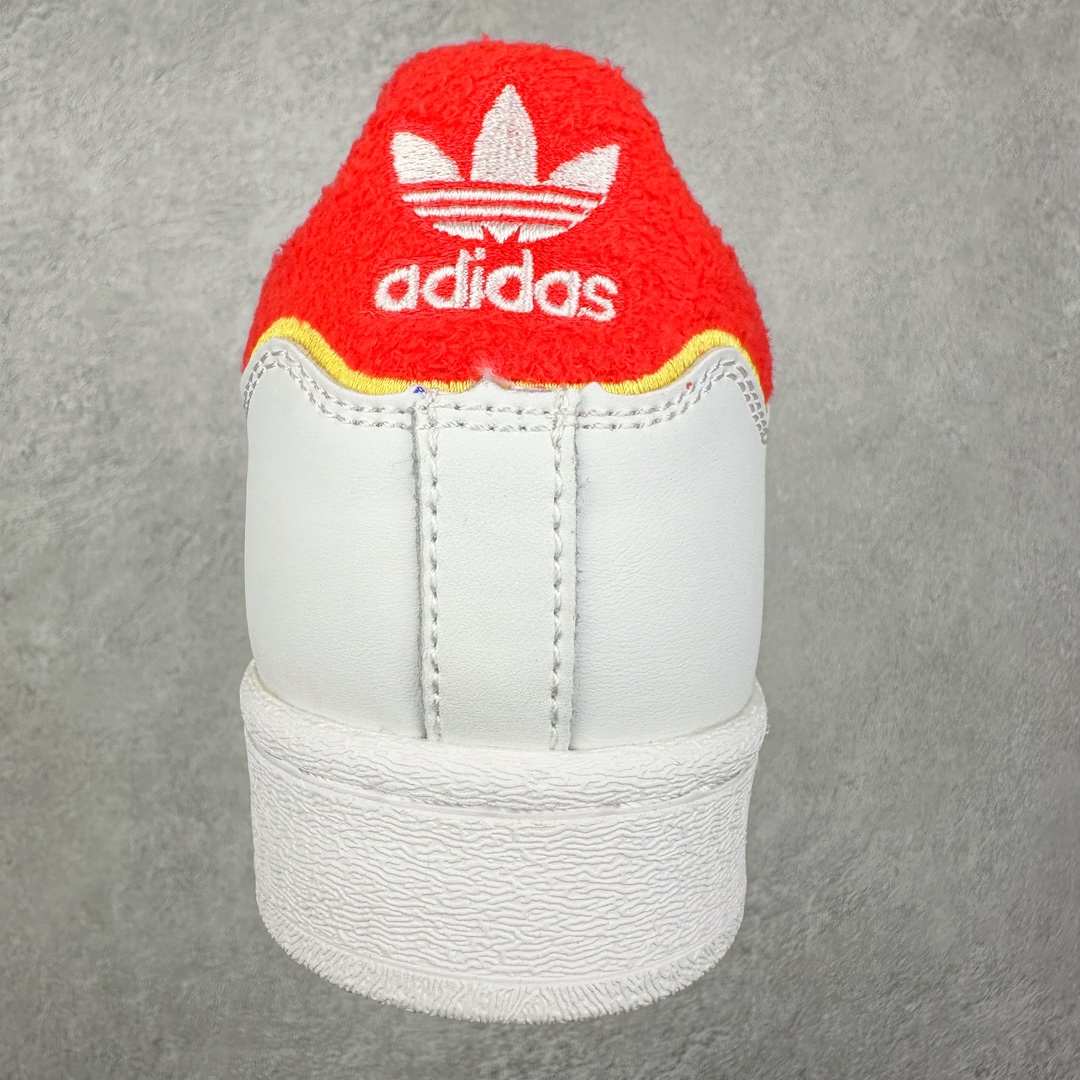 图片[8]-＃H11纯原福利 AD Originals Superstar 经典复古贝壳头板鞋 HQ1939 诞生于1969年 是第一双将全皮面鞋 身与橡胶鞋头结合在一起的低帮篮球鞋 Superstar最开始 是作为高帮篮球鞋Pro Model的低帮版本而出现的 但因为其独特和醒目的橡胶鞋头造型而让大家熟知 被大家形象地称为\\\”shelltoe\\\”贝壳头 在70年代的美国职业篮球场上 接近3/4的NBA球员都将这双Superstar作为场上用鞋 80年代之后 经过不断的改良和发展 Superstar逐渐成为横跨时装、音乐、街头文化、休闲和运动等各大领域的时尚潮鞋 尺码：35.5 36 36.5 37 38 38.5 39 40 40.5 41 42 42.5 43 44 44.5 45-选品中心