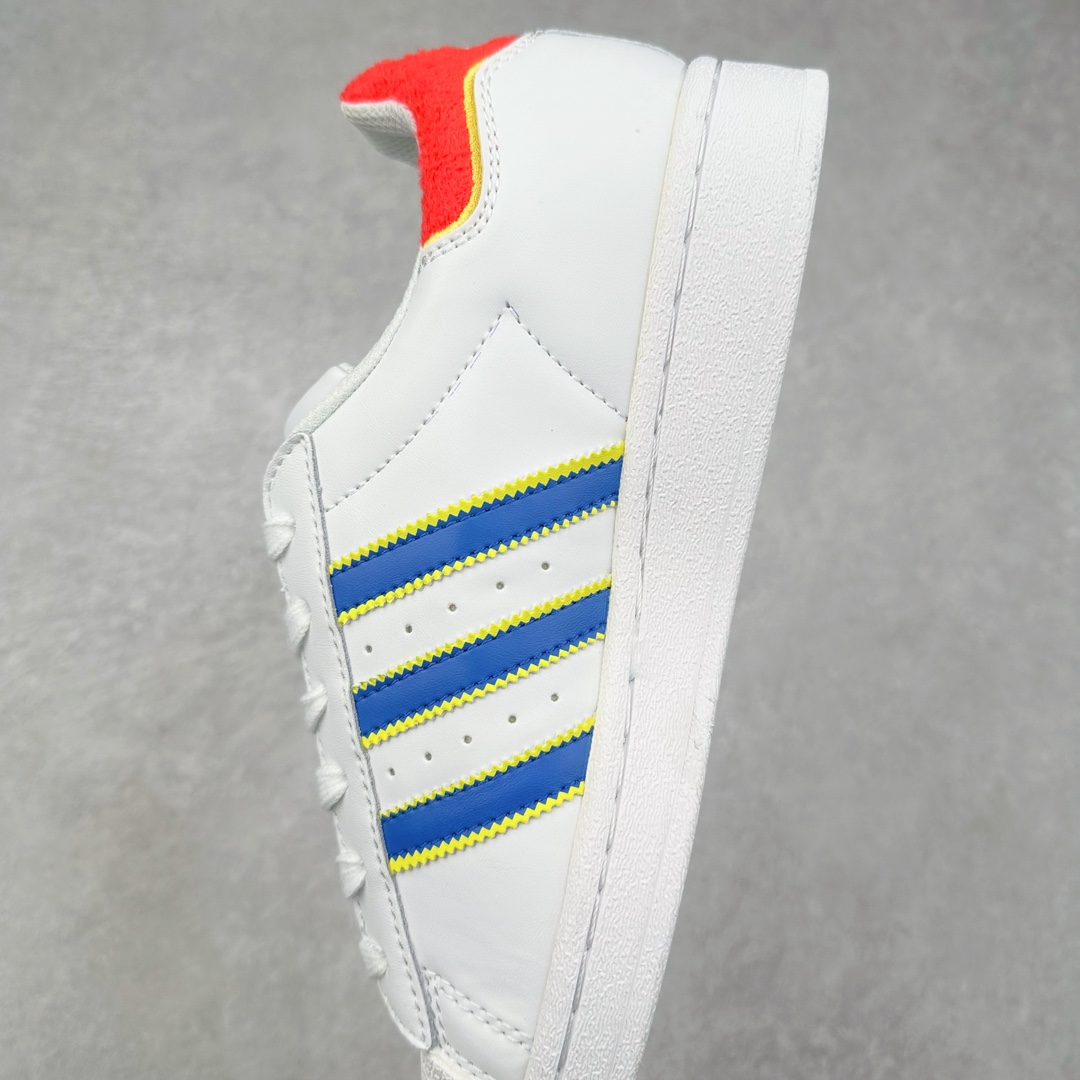 图片[7]-＃H11纯原福利 AD Originals Superstar 经典复古贝壳头板鞋 HQ1939 诞生于1969年 是第一双将全皮面鞋 身与橡胶鞋头结合在一起的低帮篮球鞋 Superstar最开始 是作为高帮篮球鞋Pro Model的低帮版本而出现的 但因为其独特和醒目的橡胶鞋头造型而让大家熟知 被大家形象地称为\\\”shelltoe\\\”贝壳头 在70年代的美国职业篮球场上 接近3/4的NBA球员都将这双Superstar作为场上用鞋 80年代之后 经过不断的改良和发展 Superstar逐渐成为横跨时装、音乐、街头文化、休闲和运动等各大领域的时尚潮鞋 尺码：35.5 36 36.5 37 38 38.5 39 40 40.5 41 42 42.5 43 44 44.5 45-选品中心