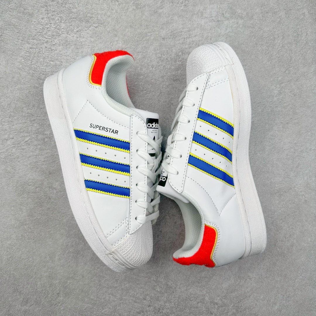 图片[3]-＃H11纯原福利 AD Originals Superstar 经典复古贝壳头板鞋 HQ1939 诞生于1969年 是第一双将全皮面鞋 身与橡胶鞋头结合在一起的低帮篮球鞋 Superstar最开始 是作为高帮篮球鞋Pro Model的低帮版本而出现的 但因为其独特和醒目的橡胶鞋头造型而让大家熟知 被大家形象地称为\\\”shelltoe\\\”贝壳头 在70年代的美国职业篮球场上 接近3/4的NBA球员都将这双Superstar作为场上用鞋 80年代之后 经过不断的改良和发展 Superstar逐渐成为横跨时装、音乐、街头文化、休闲和运动等各大领域的时尚潮鞋 尺码：35.5 36 36.5 37 38 38.5 39 40 40.5 41 42 42.5 43 44 44.5 45-选品中心