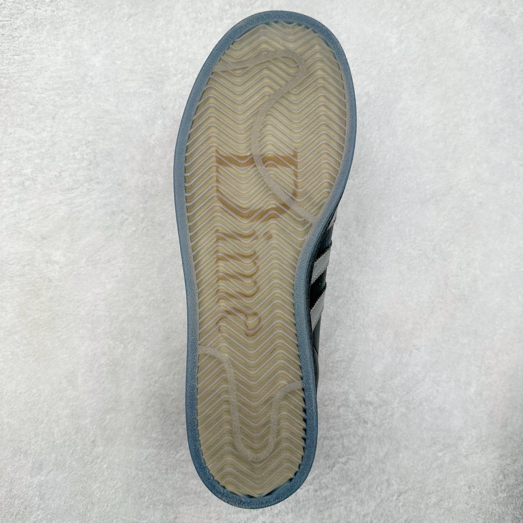 图片[9]-＃H11纯原福利 AD Originals Superstar 经典复古贝壳头板鞋 FZ6003 诞生于1969年 是第一双将全皮面鞋 身与橡胶鞋头结合在一起的低帮篮球鞋 Superstar最开始 是作为高帮篮球鞋Pro Model的低帮版本而出现的 但因为其独特和醒目的橡胶鞋头造型而让大家熟知 被大家形象地称为\\\”shelltoe\\\”贝壳头 在70年代的美国职业篮球场上 接近3/4的NBA球员都将这双Superstar作为场上用鞋 80年代之后 经过不断的改良和发展 Superstar逐渐成为横跨时装、音乐、街头文化、休闲和运动等各大领域的时尚潮鞋 尺码：35.5 36 36.5 37 38 38.5 39 40 40.5 41 42 42.5 43 44 44.5 45-选品中心