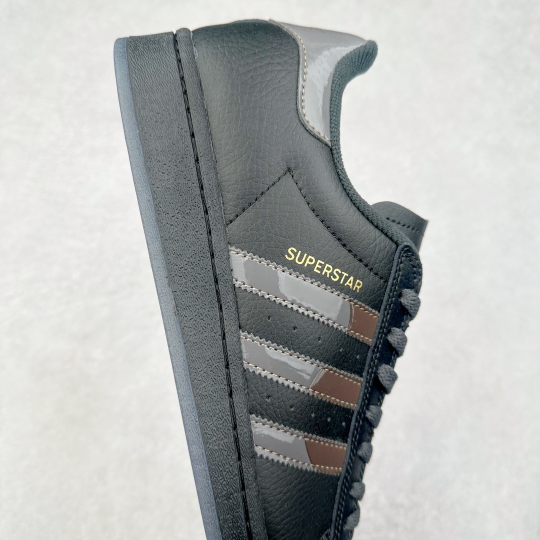 图片[6]-＃H11纯原福利 AD Originals Superstar 经典复古贝壳头板鞋 FZ6003 诞生于1969年 是第一双将全皮面鞋 身与橡胶鞋头结合在一起的低帮篮球鞋 Superstar最开始 是作为高帮篮球鞋Pro Model的低帮版本而出现的 但因为其独特和醒目的橡胶鞋头造型而让大家熟知 被大家形象地称为\\\”shelltoe\\\”贝壳头 在70年代的美国职业篮球场上 接近3/4的NBA球员都将这双Superstar作为场上用鞋 80年代之后 经过不断的改良和发展 Superstar逐渐成为横跨时装、音乐、街头文化、休闲和运动等各大领域的时尚潮鞋 尺码：35.5 36 36.5 37 38 38.5 39 40 40.5 41 42 42.5 43 44 44.5 45-选品中心