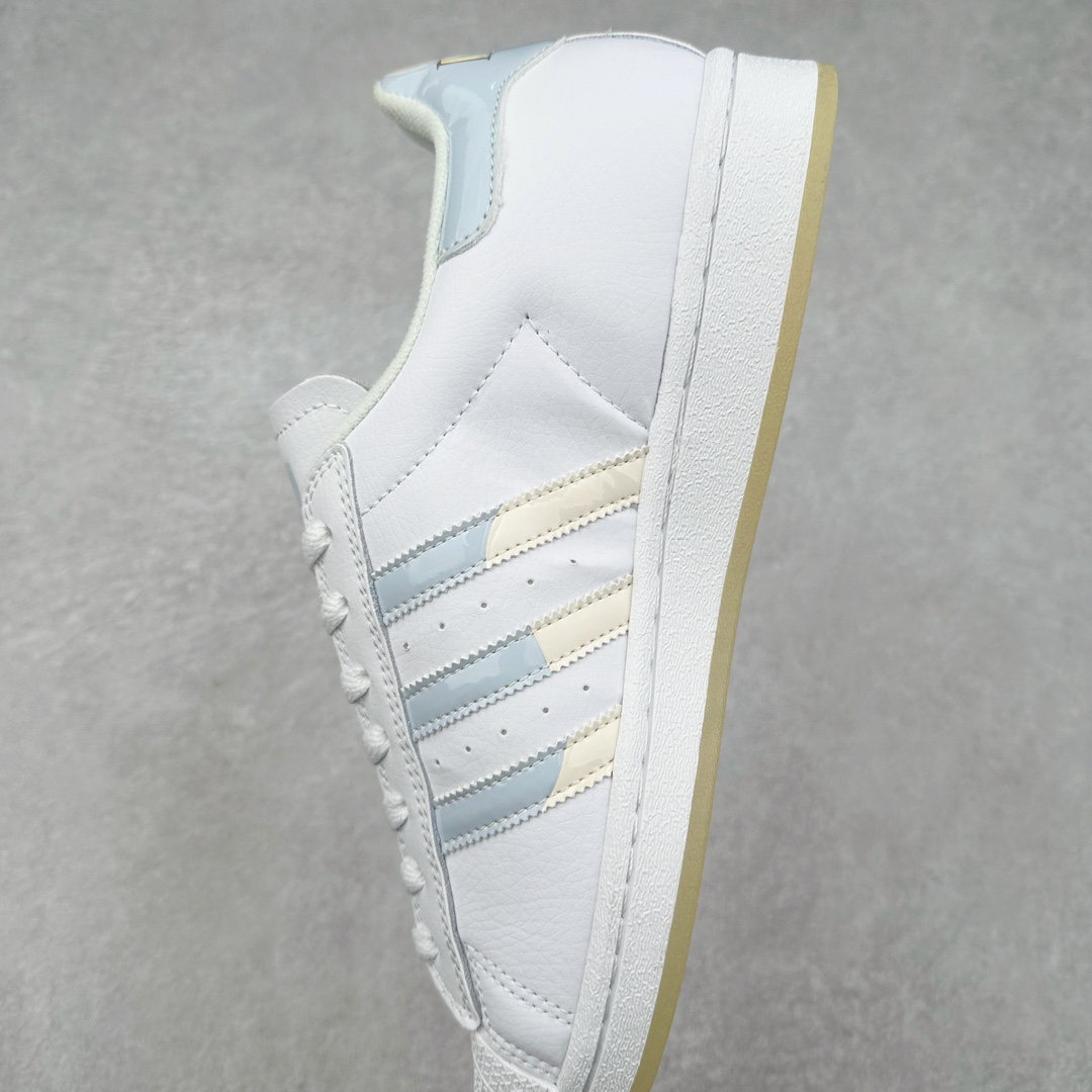 图片[7]-＃H11纯原福利 AD Originals Superstar 经典复古贝壳头板鞋 FZ6002 诞生于1969年 是第一双将全皮面鞋 身与橡胶鞋头结合在一起的低帮篮球鞋 Superstar最开始 是作为高帮篮球鞋Pro Model的低帮版本而出现的 但因为其独特和醒目的橡胶鞋头造型而让大家熟知 被大家形象地称为\\\”shelltoe\\\”贝壳头 在70年代的美国职业篮球场上 接近3/4的NBA球员都将这双Superstar作为场上用鞋 80年代之后 经过不断的改良和发展 Superstar逐渐成为横跨时装、音乐、街头文化、休闲和运动等各大领域的时尚潮鞋 尺码：35.5 36 36.5 37 38 38.5 39 40 40.5 41 42 42.5 43 44 44.5 45-选品中心