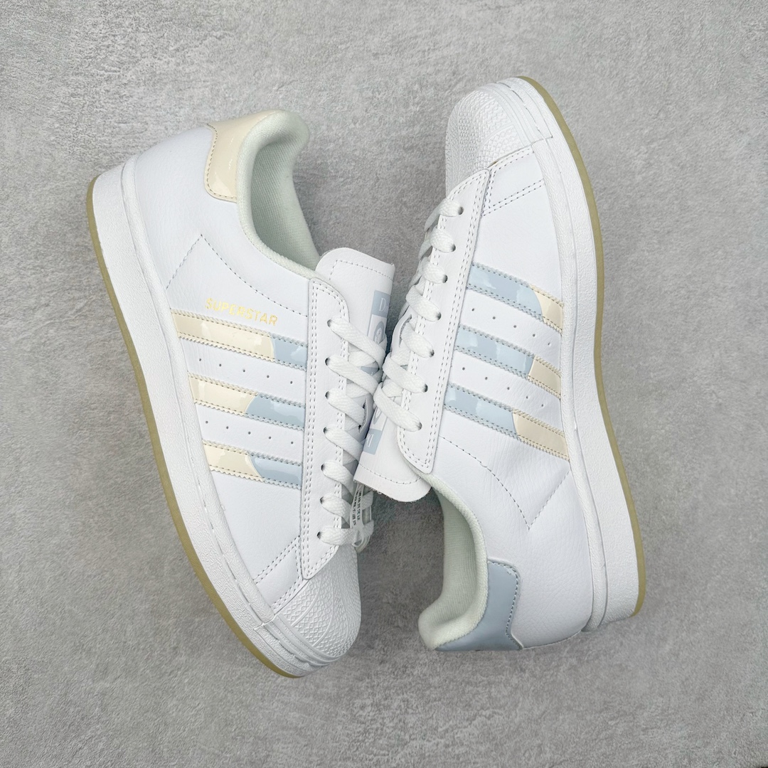 图片[3]-＃H11纯原福利 AD Originals Superstar 经典复古贝壳头板鞋 FZ6002 诞生于1969年 是第一双将全皮面鞋 身与橡胶鞋头结合在一起的低帮篮球鞋 Superstar最开始 是作为高帮篮球鞋Pro Model的低帮版本而出现的 但因为其独特和醒目的橡胶鞋头造型而让大家熟知 被大家形象地称为\\\”shelltoe\\\”贝壳头 在70年代的美国职业篮球场上 接近3/4的NBA球员都将这双Superstar作为场上用鞋 80年代之后 经过不断的改良和发展 Superstar逐渐成为横跨时装、音乐、街头文化、休闲和运动等各大领域的时尚潮鞋 尺码：35.5 36 36.5 37 38 38.5 39 40 40.5 41 42 42.5 43 44 44.5 45-选品中心