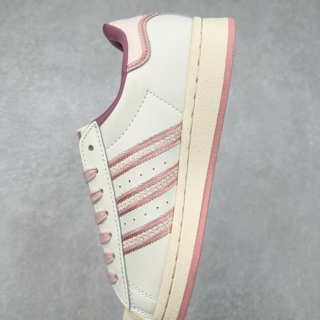 图片[7]-＃H11纯原福利 AD Originals Superstar 经典复古贝壳头板鞋 IE5528 诞生于1969年 是第一双将全皮面鞋 身与橡胶鞋头结合在一起的低帮篮球鞋 Superstar最开始 是作为高帮篮球鞋Pro Model的低帮版本而出现的 但因为其独特和醒目的橡胶鞋头造型而让大家熟知 被大家形象地称为\\\”shelltoe\\\”贝壳头 在70年代的美国职业篮球场上 接近3/4的NBA球员都将这双Superstar作为场上用鞋 80年代之后 经过不断的改良和发展 Superstar逐渐成为横跨时装、音乐、街头文化、休闲和运动等各大领域的时尚潮鞋 尺码：35.5 36 36.5 37 38 38.5 39 40 40.5 41 42 42.5 43 44 44.5 45-选品中心