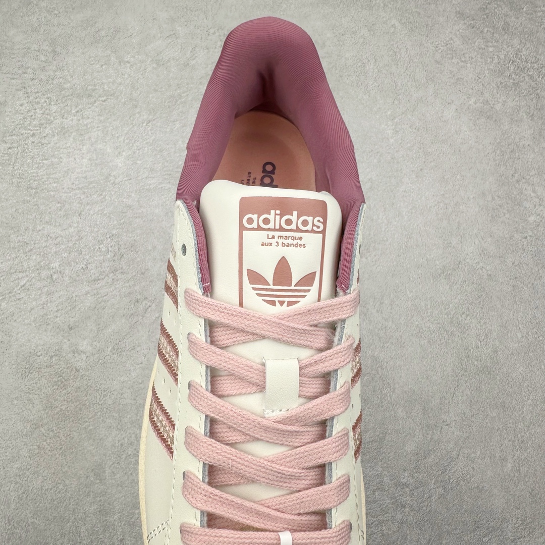 图片[5]-＃H11纯原福利 AD Originals Superstar 经典复古贝壳头板鞋 IE5528 诞生于1969年 是第一双将全皮面鞋 身与橡胶鞋头结合在一起的低帮篮球鞋 Superstar最开始 是作为高帮篮球鞋Pro Model的低帮版本而出现的 但因为其独特和醒目的橡胶鞋头造型而让大家熟知 被大家形象地称为\\\”shelltoe\\\”贝壳头 在70年代的美国职业篮球场上 接近3/4的NBA球员都将这双Superstar作为场上用鞋 80年代之后 经过不断的改良和发展 Superstar逐渐成为横跨时装、音乐、街头文化、休闲和运动等各大领域的时尚潮鞋 尺码：35.5 36 36.5 37 38 38.5 39 40 40.5 41 42 42.5 43 44 44.5 45-选品中心