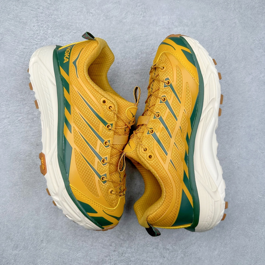 图片[3]-HOKA ONE ONE Mafate Speed 3 Low 玛法特3代系列低帮轻量户外越野休闲运动慢跑鞋 HOKA ONE ONE 最近推出了一个胶囊系列 Origin Story 这个系列里的 Mafate Speed 2 可以说让我日思夜想有一阵子了 最近终于拔草 让我来分享一下这双也是上脚赞到爆的越野跑鞋吧 以阿尔卑斯山脉作为主题将亮黄色与蓝色调覆盖在这经典轮廓之上 配色的呈现效果相当亮眼 以至于很多人买这个配色是用来日常搭配的 鞋面采用超轻的无缝架构 轻薄的TPU贴在透气的鞋面材料上 减轻重量同时也保证了支撑性 鞋底则采用滚动平衡技术 引导跑者回归自然步态 祖传的神奇EVA材质中底依旧是一如既往地表现优秀 能提供充足的缓震 作为HOKA家的越野跑鞋 VIBRAM 橡胶大底也是必不可少的 即便在复杂湿滑的地形 依旧能有良好的抓地力及稳定性 鞋带采用了弹性不易松脱的扁宽弹性鞋带 前掌与中掌部分也进行了加宽 也更加适合亚洲人的脚型 是一款十分全面且足够强悍的户外硬核越野鞋 而这双极其亮眼的越野跑鞋恰好又是在江山一百中参赛的UTMB冠军 Ludovic POMMERET 夺冠时穿着的战靴 这就让它变得更加有吸引力了 用来日常搭配的话短裤是基本不挑 长裤我个人推荐阔腿裤 工装裤以及各种长筒牛仔裤都可以 尺码：36 36.5 37.5 38 38.5 39 40 40.5 41 42 42.5 43 44 44.5 45-选品中心