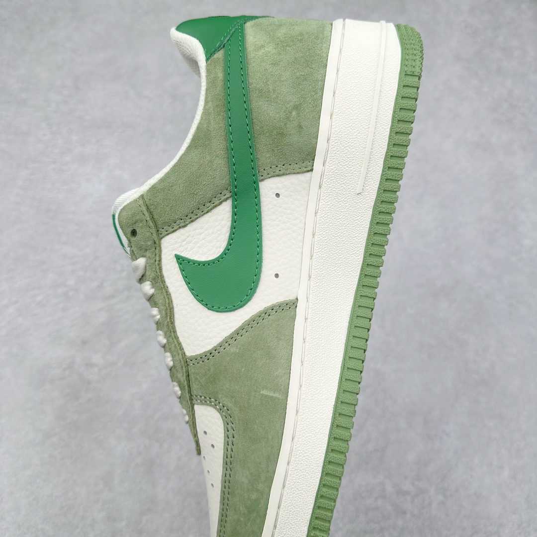 图片[7]-NK Air Force 1´07 Low 空军一号低帮百搭休闲运动板鞋 FF7795-111 柔软、弹性十足的缓震性能和出色的中底设计 横跨复古与现代的外型结合 造就出风靡全球 三十多年的Force 1 直到今天还深受青睐 尺码：36 36.5 37.5 38 38.5 39 40 40.5 41 42 42.5 43 44 44.5 45-选品中心