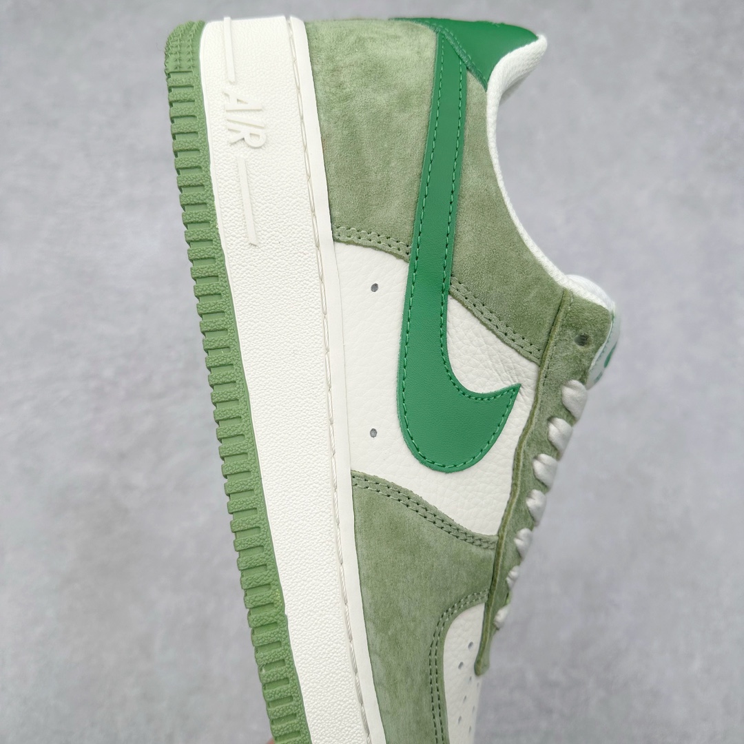 图片[6]-NK Air Force 1´07 Low 空军一号低帮百搭休闲运动板鞋 FF7795-111 柔软、弹性十足的缓震性能和出色的中底设计 横跨复古与现代的外型结合 造就出风靡全球 三十多年的Force 1 直到今天还深受青睐 尺码：36 36.5 37.5 38 38.5 39 40 40.5 41 42 42.5 43 44 44.5 45-选品中心