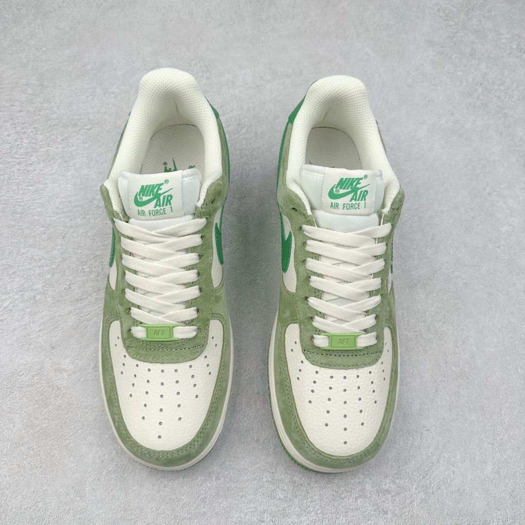 图片[2]-NK Air Force 1´07 Low 空军一号低帮百搭休闲运动板鞋 FF7795-111 柔软、弹性十足的缓震性能和出色的中底设计 横跨复古与现代的外型结合 造就出风靡全球 三十多年的Force 1 直到今天还深受青睐 尺码：36 36.5 37.5 38 38.5 39 40 40.5 41 42 42.5 43 44 44.5 45-选品中心