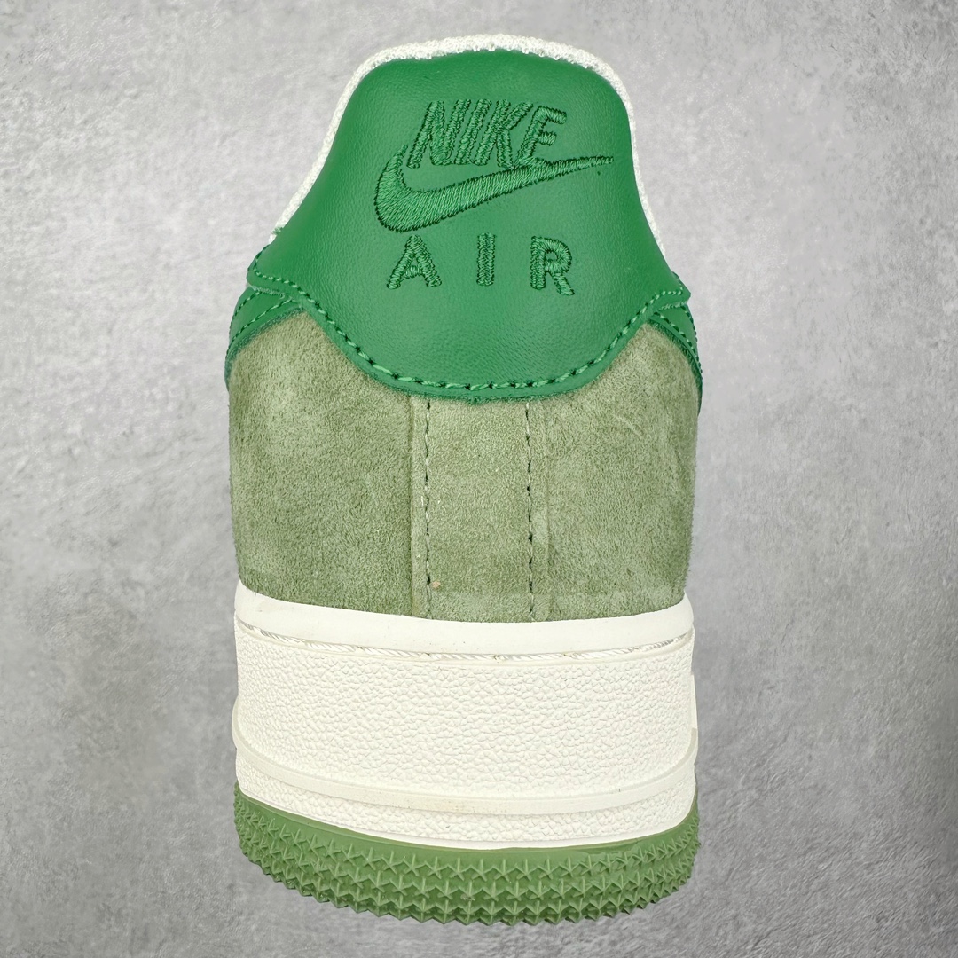 图片[8]-NK Air Force 1´07 Low 空军一号低帮百搭休闲运动板鞋 FF7795-111 柔软、弹性十足的缓震性能和出色的中底设计 横跨复古与现代的外型结合 造就出风靡全球 三十多年的Force 1 直到今天还深受青睐 尺码：36 36.5 37.5 38 38.5 39 40 40.5 41 42 42.5 43 44 44.5 45-选品中心