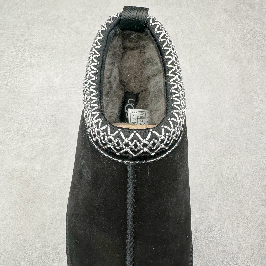 图片[5]-＃平台特供纯原福利 UGG 经典秋冬羊皮毛一体雪地靴 私人订单价格匠心定位 桑坡大厂直供 拒绝高利润 区别杀猪版本 隆丰A级澳洲进口羊皮毛一体 完全遵循ZP工艺流程 代工厂原厂版师 秉承无原鞋不开发选择 注重每一处细节 市面最正版型 TREADLITE\\\”轻翼\\\”科技外底 轻便/耐用/柔韧/桩型【售后郑重承诺】一个月内若出现重大脱胶/断底等质量问题 直接为您换新 翻毛皮鞋面 细腻亲肤再生聚酯纤维滚边 舒适易打理 保暖性佳 UGG plush™ 里衬和内底 茸软亲肤 舒适暖足 经典鞋型搭配轻盈厚底 稳稳拿捏秋冬出街时髦造型 Treadlite by UGG 轻翼大底 轻盈缓震 为双足减负 舒适轻便 助你轻松畅玩整天 尺码：35 36 37 38 39 40-选品中心