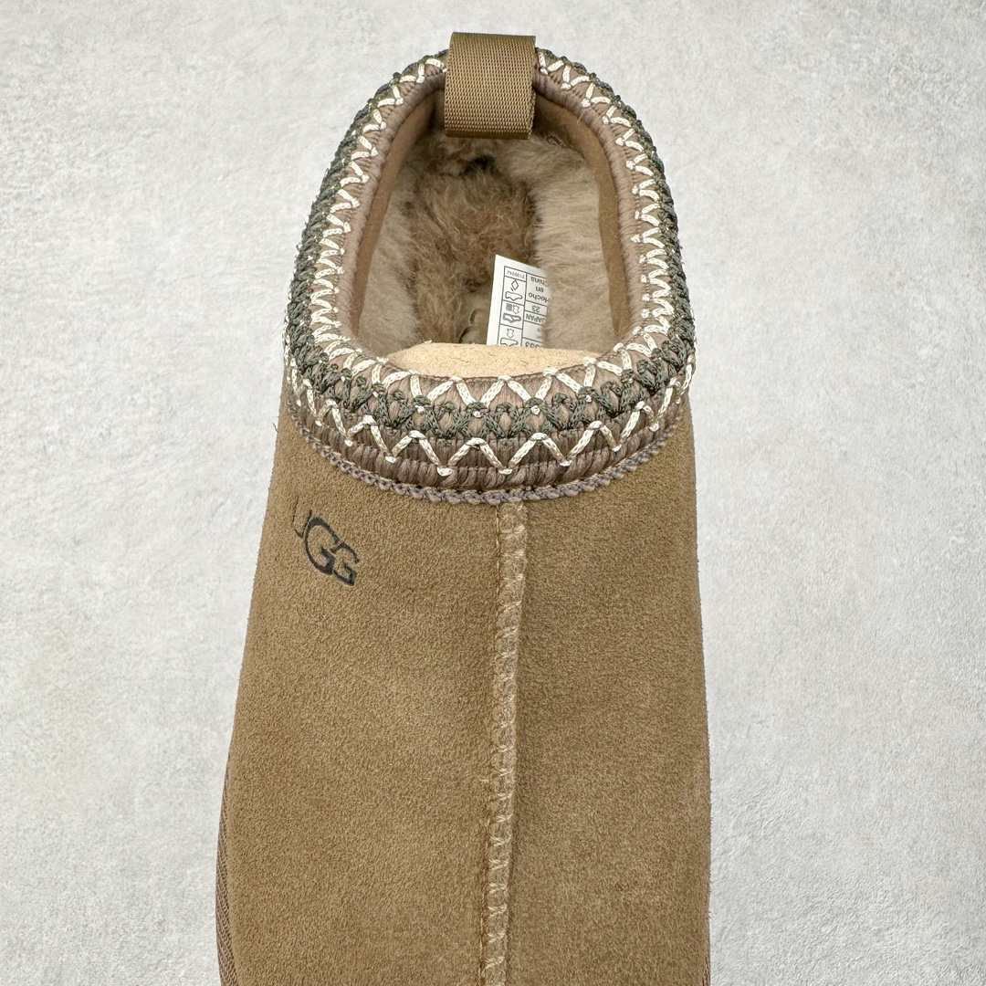 图片[5]-＃平台特供纯原福利 UGG 经典秋冬羊皮毛一体雪地靴 私人订单价格匠心定位 桑坡大厂直供 拒绝高利润 区别杀猪版本 隆丰A级澳洲进口羊皮毛一体 完全遵循ZP工艺流程 代工厂原厂版师 秉承无原鞋不开发选择 注重每一处细节 市面最正版型 TREADLITE\\\”轻翼\\\”科技外底 轻便/耐用/柔韧/桩型【售后郑重承诺】一个月内若出现重大脱胶/断底等质量问题 直接为您换新 翻毛皮鞋面 细腻亲肤再生聚酯纤维滚边 舒适易打理 保暖性佳 UGG plush™ 里衬和内底 茸软亲肤 舒适暖足 经典鞋型搭配轻盈厚底 稳稳拿捏秋冬出街时髦造型 Treadlite by UGG 轻翼大底 轻盈缓震 为双足减负 舒适轻便 助你轻松畅玩整天 尺码：35 36 37 38 39 40-选品中心