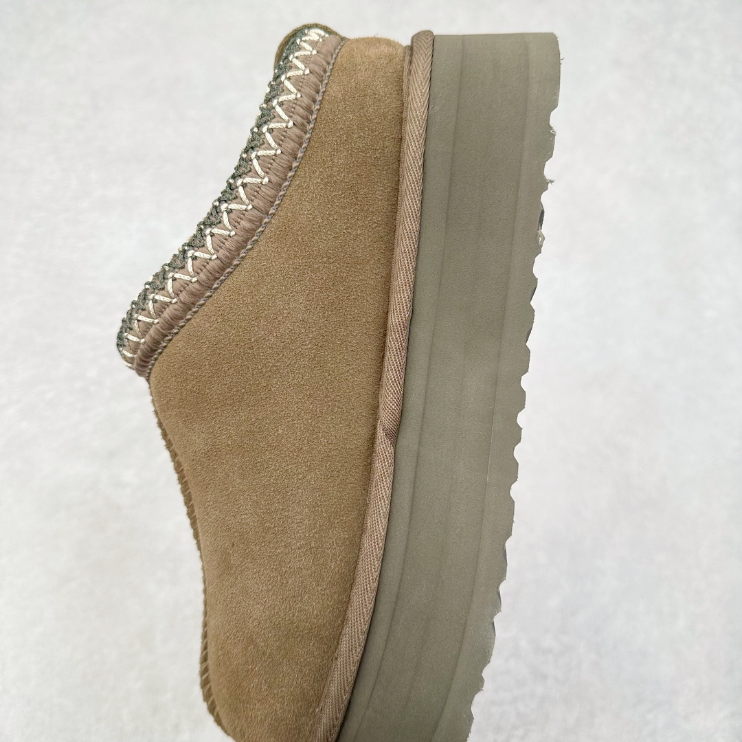 图片[7]-＃平台特供纯原福利 UGG 经典秋冬羊皮毛一体雪地靴 私人订单价格匠心定位 桑坡大厂直供 拒绝高利润 区别杀猪版本 隆丰A级澳洲进口羊皮毛一体 完全遵循ZP工艺流程 代工厂原厂版师 秉承无原鞋不开发选择 注重每一处细节 市面最正版型 TREADLITE\\\”轻翼\\\”科技外底 轻便/耐用/柔韧/桩型【售后郑重承诺】一个月内若出现重大脱胶/断底等质量问题 直接为您换新 翻毛皮鞋面 细腻亲肤再生聚酯纤维滚边 舒适易打理 保暖性佳 UGG plush™ 里衬和内底 茸软亲肤 舒适暖足 经典鞋型搭配轻盈厚底 稳稳拿捏秋冬出街时髦造型 Treadlite by UGG 轻翼大底 轻盈缓震 为双足减负 舒适轻便 助你轻松畅玩整天 尺码：35 36 37 38 39 40-选品中心