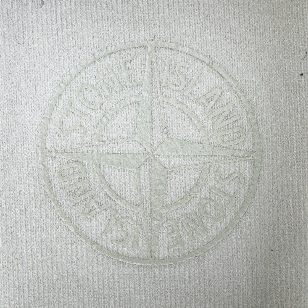 图片[12]-＃总裁 STONE ISLAND x New Balance NB991V2 第一代总统复古慢跑鞋 石头岛联名 米白 U991SE2 正确3M反光细节 原楦原纸版开发 正确6层组合底模精密开发 后跟透明TPU水晶装饰条稳固 沿用了引以为傲的跑鞋手工技艺 采用猪皮绒面并包裹局部透气网面的鞋身设计 菱网鞋舌上刻有New Balance USA 鞋面依旧身着经典的大热之灰 彰显了其高端的品质身份 尺码：36 37 37.5 38 38.5 39 40 40.5 41.5 42 42.5 43 44 45 46.5-选品中心