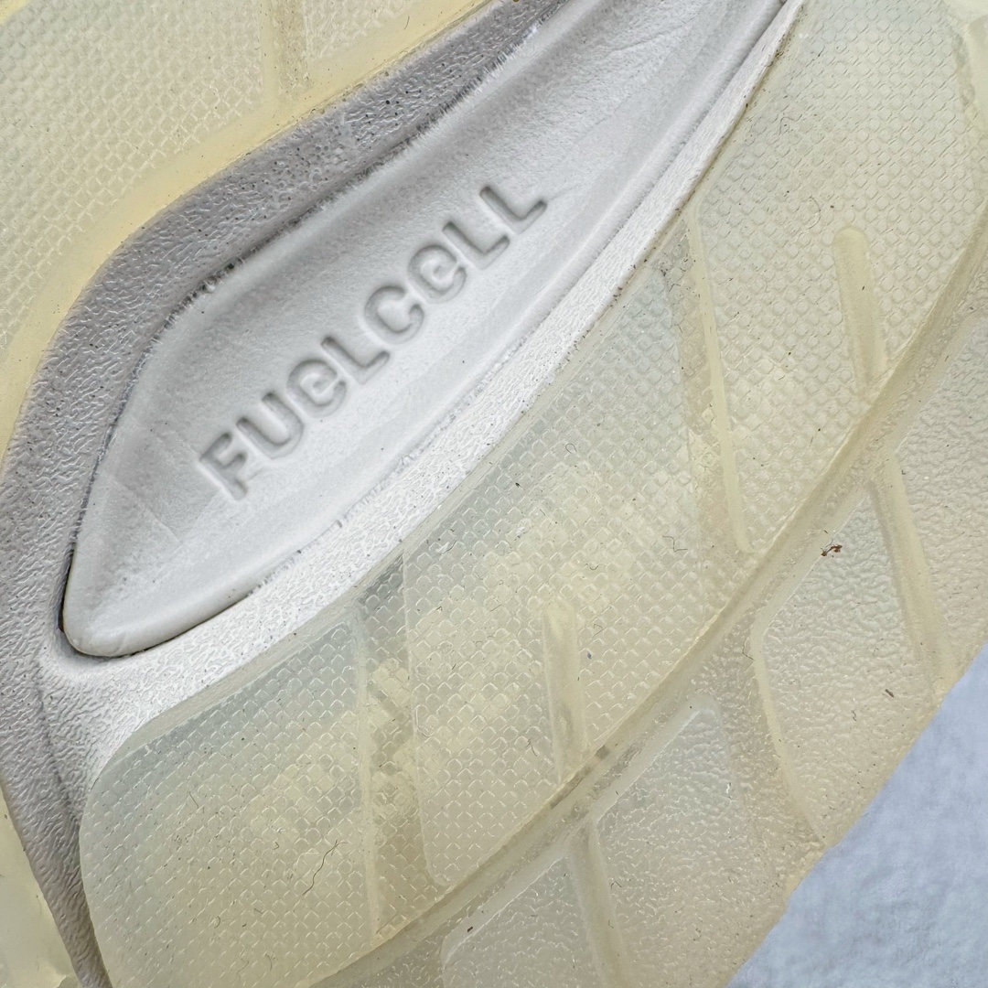 图片[22]-＃总裁 STONE ISLAND x New Balance NB991V2 第一代总统复古慢跑鞋 石头岛联名 米白 U991SE2 正确3M反光细节 原楦原纸版开发 正确6层组合底模精密开发 后跟透明TPU水晶装饰条稳固 沿用了引以为傲的跑鞋手工技艺 采用猪皮绒面并包裹局部透气网面的鞋身设计 菱网鞋舌上刻有New Balance USA 鞋面依旧身着经典的大热之灰 彰显了其高端的品质身份 尺码：36 37 37.5 38 38.5 39 40 40.5 41.5 42 42.5 43 44 45 46.5-选品中心