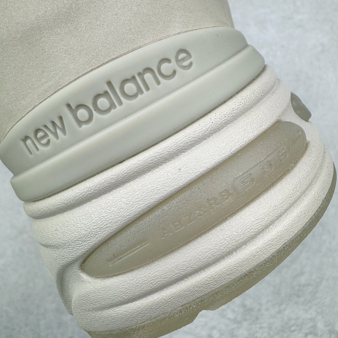 图片[16]-＃总裁 STONE ISLAND x New Balance NB991V2 第一代总统复古慢跑鞋 石头岛联名 米白 U991SE2 正确3M反光细节 原楦原纸版开发 正确6层组合底模精密开发 后跟透明TPU水晶装饰条稳固 沿用了引以为傲的跑鞋手工技艺 采用猪皮绒面并包裹局部透气网面的鞋身设计 菱网鞋舌上刻有New Balance USA 鞋面依旧身着经典的大热之灰 彰显了其高端的品质身份 尺码：36 37 37.5 38 38.5 39 40 40.5 41.5 42 42.5 43 44 45 46.5-选品中心