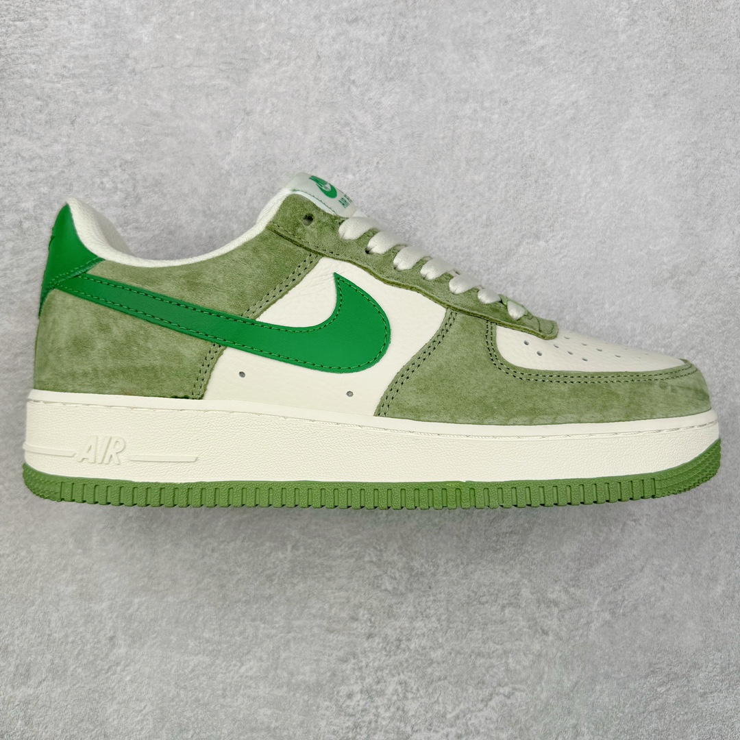 NK Air Force 1´07 Low 空军一号低帮百搭休闲运动板鞋 FF7795-111 柔软、弹性十足的缓震性能和出色的中底设计 横跨复古与现代的外型结合 造就出风靡全球 三十多年的Force 1 直到今天还深受青睐 尺码:36 36.5 37.5 38 38.5 39 40 40.5 41 42 42.5 43 44 44.5 45-选品中心