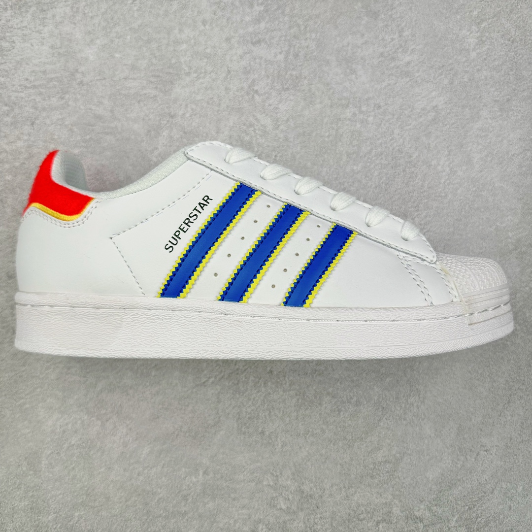 ＃H11纯原福利 AD Originals Superstar 经典复古贝壳头板鞋 HQ1939 诞生于1969年 是第一双将全皮面鞋 身与橡胶鞋头结合在一起的低帮篮球鞋 Superstar最开始 是作为高帮篮球鞋Pro Model的低帮版本而出现的 但因为其独特和醒目的橡胶鞋头造型而让大家熟知 被大家形象地称为\\\”shelltoe\\\”贝壳头 在70年代的美国职业篮球场上 接近3/4的NBA球员都将这双Superstar作为场上用鞋 80年代之后 经过不断的改良和发展 Superstar逐渐成为横跨时装、音乐、街头文化、休闲和运动等各大领域的时尚潮鞋 尺码：35.5 36 36.5 37 38 38.5 39 40 40.5 41 42 42.5 43 44 44.5 45-选品中心
