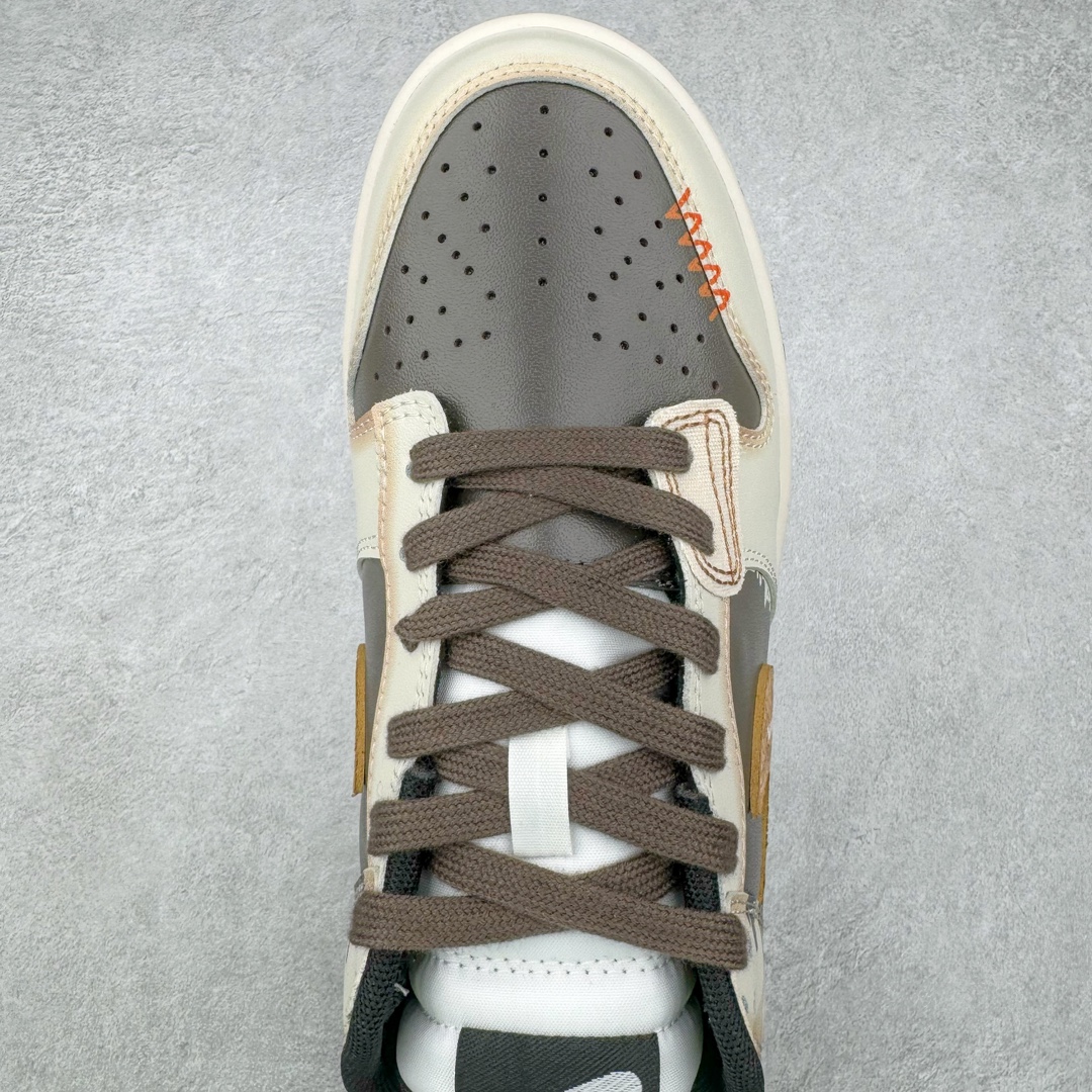 图片[4]-＃YC纯原 NK Dunk Low 拓荒骑士 沙暴 DD1391-100 定制系列天花板 无原鞋不开发 全系列得物原鞋一比一校对开发 配色持续更新中 终端对接 优势输出 全套原厂楦头原纸板数据档案倾力打造 原汁原味莞产 极致还原 圈内最强针车工艺 高端零售指定版 广东原厂配套原盒原标 鞋盒分三个尺码段 原厂冲刀 超高清洁度 全鞋零毛边皮料切割 采用原厂百宏鞋带以及原厂百宏织唛舌标 内标可供原厂几率过验 进口原装条纹中底布 四线拉帮白色点胶 原厂拉帮手法遵循公司 原厂电绣 极致还原 尺码：36 36.5 37.5 38 38.5 39 40 40.5 41 42 42.5 43 44-选品中心