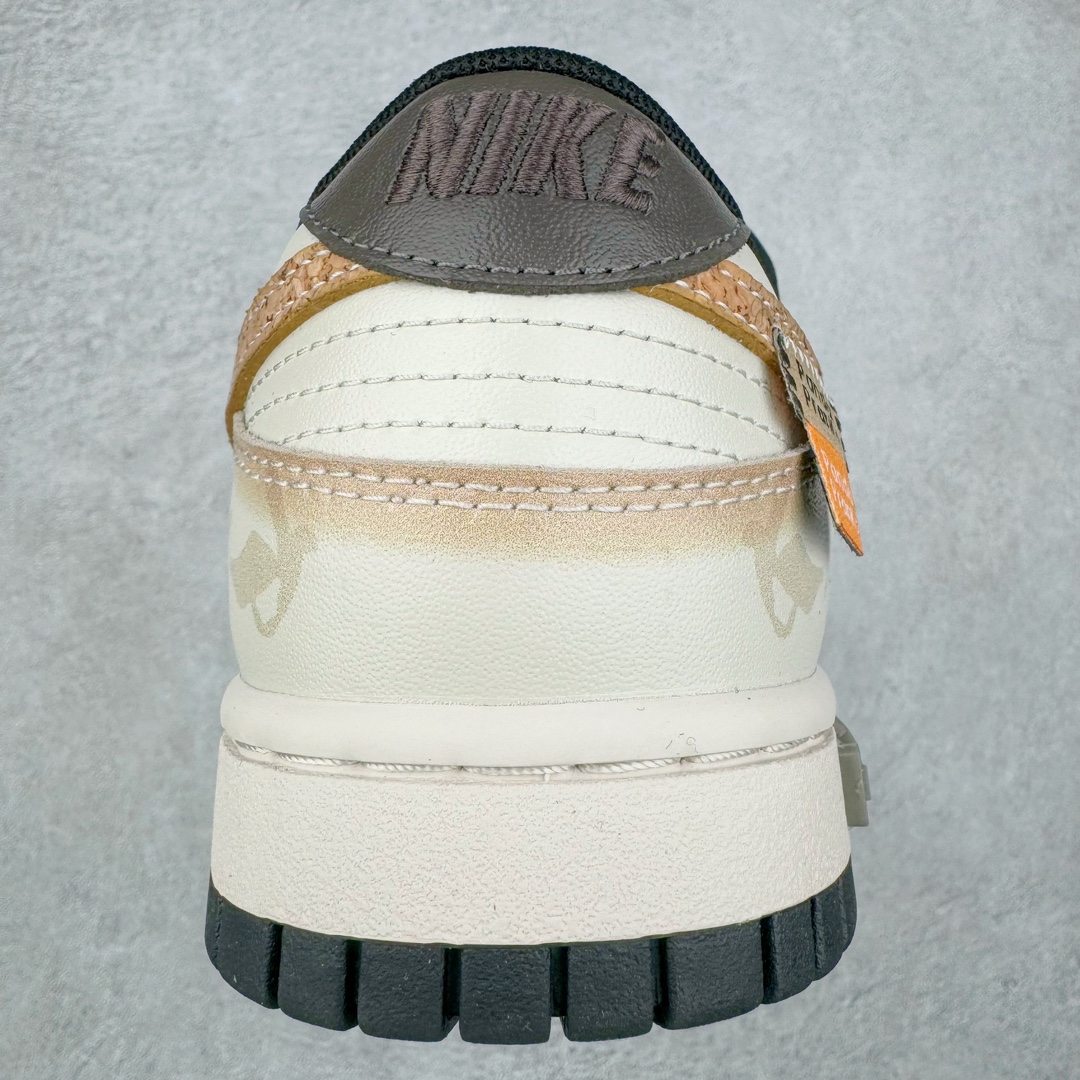 图片[8]-＃YC纯原 NK Dunk Low 拓荒骑士 沙暴 DD1391-100 定制系列天花板 无原鞋不开发 全系列得物原鞋一比一校对开发 配色持续更新中 终端对接 优势输出 全套原厂楦头原纸板数据档案倾力打造 原汁原味莞产 极致还原 圈内最强针车工艺 高端零售指定版 广东原厂配套原盒原标 鞋盒分三个尺码段 原厂冲刀 超高清洁度 全鞋零毛边皮料切割 采用原厂百宏鞋带以及原厂百宏织唛舌标 内标可供原厂几率过验 进口原装条纹中底布 四线拉帮白色点胶 原厂拉帮手法遵循公司 原厂电绣 极致还原 尺码：36 36.5 37.5 38 38.5 39 40 40.5 41 42 42.5 43 44-选品中心