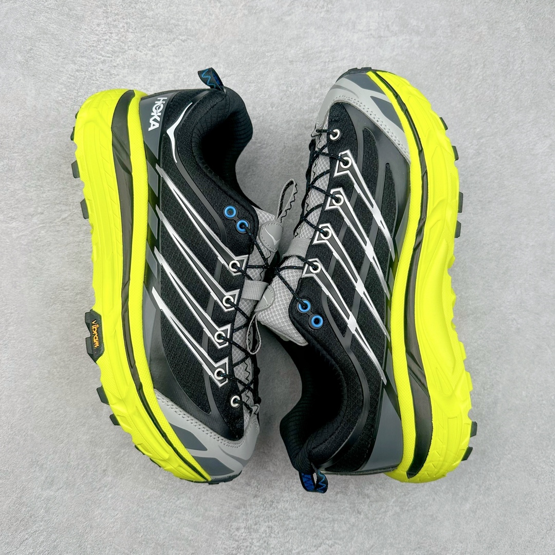 图片[3]-HOKA ONE ONE Mafate Speed 3 Low 玛法特3代系列低帮轻量户外越野休闲运动慢跑鞋 HOKA ONE ONE 最近推出了一个胶囊系列 Origin Story 这个系列里的 Mafate Speed 2 可以说让我日思夜想有一阵子了 最近终于拔草 让我来分享一下这双也是上脚赞到爆的越野跑鞋吧 以阿尔卑斯山脉作为主题将亮黄色与蓝色调覆盖在这经典轮廓之上 配色的呈现效果相当亮眼 以至于很多人买这个配色是用来日常搭配的 鞋面采用超轻的无缝架构 轻薄的TPU贴在透气的鞋面材料上 减轻重量同时也保证了支撑性 鞋底则采用滚动平衡技术 引导跑者回归自然步态 祖传的神奇EVA材质中底依旧是一如既往地表现优秀 能提供充足的缓震 作为HOKA家的越野跑鞋 VIBRAM 橡胶大底也是必不可少的 即便在复杂湿滑的地形 依旧能有良好的抓地力及稳定性 鞋带采用了弹性不易松脱的扁宽弹性鞋带 前掌与中掌部分也进行了加宽 也更加适合亚洲人的脚型 是一款十分全面且足够强悍的户外硬核越野鞋 而这双极其亮眼的越野跑鞋恰好又是在江山一百中参赛的UTMB冠军 Ludovic POMMERET 夺冠时穿着的战靴 这就让它变得更加有吸引力了 用来日常搭配的话短裤是基本不挑 长裤我个人推荐阔腿裤 工装裤以及各种长筒牛仔裤都可以 尺码：36 36.5 37.5 38 38.5 39 40 40.5 41 42 42.5 43 44 44.5 45-选品中心