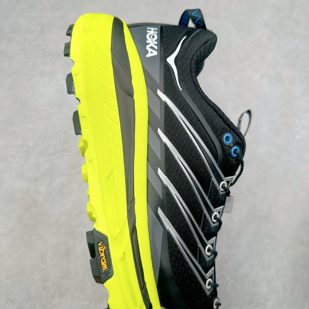 图片[6]-HOKA ONE ONE Mafate Speed 3 Low 玛法特3代系列低帮轻量户外越野休闲运动慢跑鞋 HOKA ONE ONE 最近推出了一个胶囊系列 Origin Story 这个系列里的 Mafate Speed 2 可以说让我日思夜想有一阵子了 最近终于拔草 让我来分享一下这双也是上脚赞到爆的越野跑鞋吧 以阿尔卑斯山脉作为主题将亮黄色与蓝色调覆盖在这经典轮廓之上 配色的呈现效果相当亮眼 以至于很多人买这个配色是用来日常搭配的 鞋面采用超轻的无缝架构 轻薄的TPU贴在透气的鞋面材料上 减轻重量同时也保证了支撑性 鞋底则采用滚动平衡技术 引导跑者回归自然步态 祖传的神奇EVA材质中底依旧是一如既往地表现优秀 能提供充足的缓震 作为HOKA家的越野跑鞋 VIBRAM 橡胶大底也是必不可少的 即便在复杂湿滑的地形 依旧能有良好的抓地力及稳定性 鞋带采用了弹性不易松脱的扁宽弹性鞋带 前掌与中掌部分也进行了加宽 也更加适合亚洲人的脚型 是一款十分全面且足够强悍的户外硬核越野鞋 而这双极其亮眼的越野跑鞋恰好又是在江山一百中参赛的UTMB冠军 Ludovic POMMERET 夺冠时穿着的战靴 这就让它变得更加有吸引力了 用来日常搭配的话短裤是基本不挑 长裤我个人推荐阔腿裤 工装裤以及各种长筒牛仔裤都可以 尺码：36 36.5 37.5 38 38.5 39 40 40.5 41 42 42.5 43 44 44.5 45-选品中心