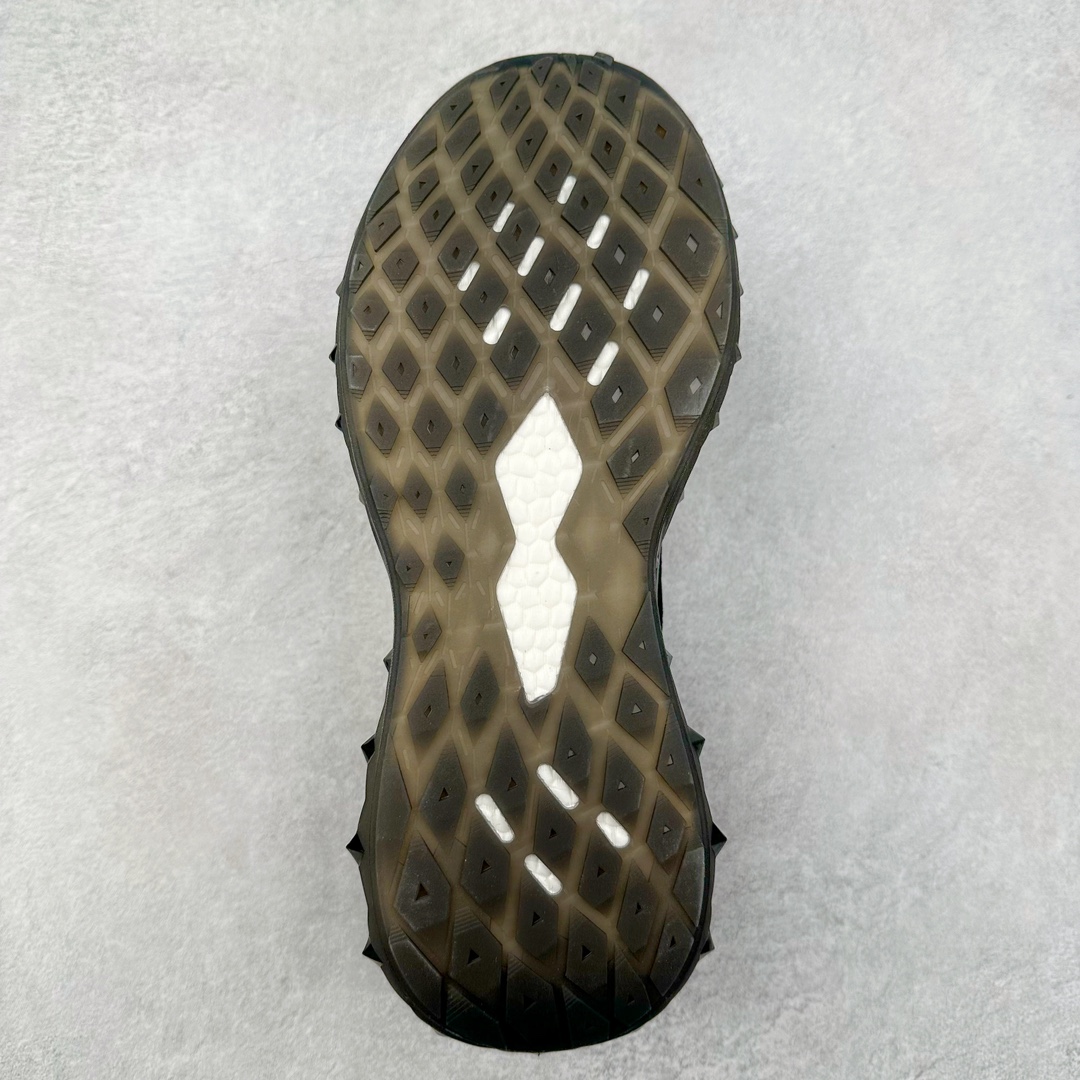 图片[9]-ECCO爱步2024年新款户外鞋防水透气越野跑鞋 健步踪迹系列 鞋面设有GORE-TEX防水薄膜 给你贴心防水保护 防水透气 直接注塑工艺连接鞋面与鞋底 一体成型 合脚稳固 BIOM自然律动科技鞋楦 符合人体工学 长效缓震带来裸足体验 橡胶大底 结合橡胶凸起鞋钉设计 适应多种地形 提供强劲抓地力与耐磨性 稳定支撑 越野无束 尺码：39 40 41 42 43 44（正常码）-选品中心