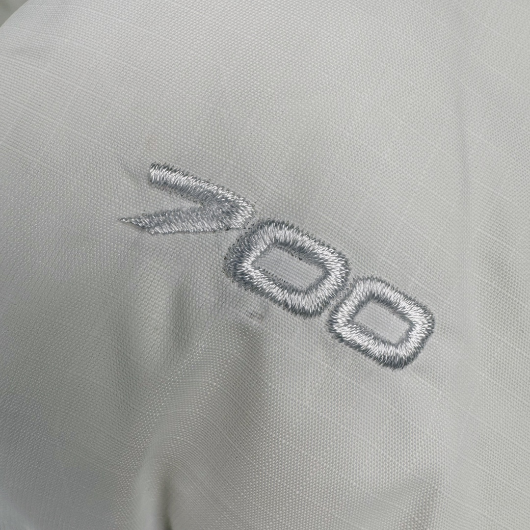 图片[18]-＃TZD TheNorthFace 1996 Nuptse 4NCH 北面拼色户外经典潮牌羽绒服 美国原厂原版数据开版 比例协调、宽松、保暖、时尚 真正原厂内部数据 最大可穿至230斤左右【非市面为节约成本而缩小版型】建议对比尺码表参数 全新进口百灵达绣花机定制万针电绣 采用进口7号针 进口绣线 保证每字饱满、立体、清晰 可称最贵绣标 采用国标90白鸭绒填充 保暖性能更出色 轻便不厚重 压缩后的蓬松度恢复性好 原厂定制40D格子四级防水布料 独家采用原版一致单层布料做法【非市面通货内加胆布】采用单层布料考验了布料及羽绒必须要达标 防止跑绒 并保证手感及膨松度 内里采用尼龙nylon双重双层封禁设计 不会出现任何跑绒现象 内置抽拉绳扣的可调节下摆 可防风防寒 拉链采用吉田YKK原厂定制 刻字清晰 质感完美顺滑 建议比较可供过毒验货 辅料及扣子均采用原版一样铜芯弹簧【非市面铁芯弹簧】可对比了解更多细节 只做市场最高版本 袖口六角扣标志着同步原版一样的六角扣 真正做到和原版一摸一样 不诋毁 不浮夸 真实且不需要太多文案 因为专注 所以专业！ 尺码：XS S M L XL XXL-选品中心