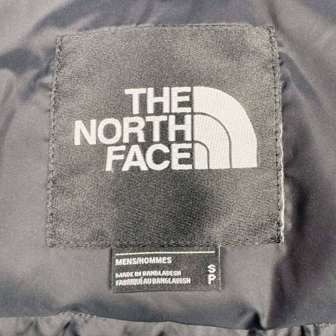 图片[11]-＃TZD TheNorthFace 1996 Nuptse 4NCH 北面拼色户外经典潮牌羽绒服 美国原厂原版数据开版 比例协调、宽松、保暖、时尚 真正原厂内部数据 最大可穿至230斤左右【非市面为节约成本而缩小版型】建议对比尺码表参数 全新进口百灵达绣花机定制万针电绣 采用进口7号针 进口绣线 保证每字饱满、立体、清晰 可称最贵绣标 采用国标90白鸭绒填充 保暖性能更出色 轻便不厚重 压缩后的蓬松度恢复性好 原厂定制40D格子四级防水布料 独家采用原版一致单层布料做法【非市面通货内加胆布】采用单层布料考验了布料及羽绒必须要达标 防止跑绒 并保证手感及膨松度 内里采用尼龙nylon双重双层封禁设计 不会出现任何跑绒现象 内置抽拉绳扣的可调节下摆 可防风防寒 拉链采用吉田YKK原厂定制 刻字清晰 质感完美顺滑 建议比较可供过毒验货 辅料及扣子均采用原版一样铜芯弹簧【非市面铁芯弹簧】可对比了解更多细节 只做市场最高版本 袖口六角扣标志着同步原版一样的六角扣 真正做到和原版一摸一样 不诋毁 不浮夸 真实且不需要太多文案 因为专注 所以专业！ 尺码：XS S M L XL XXL-选品中心