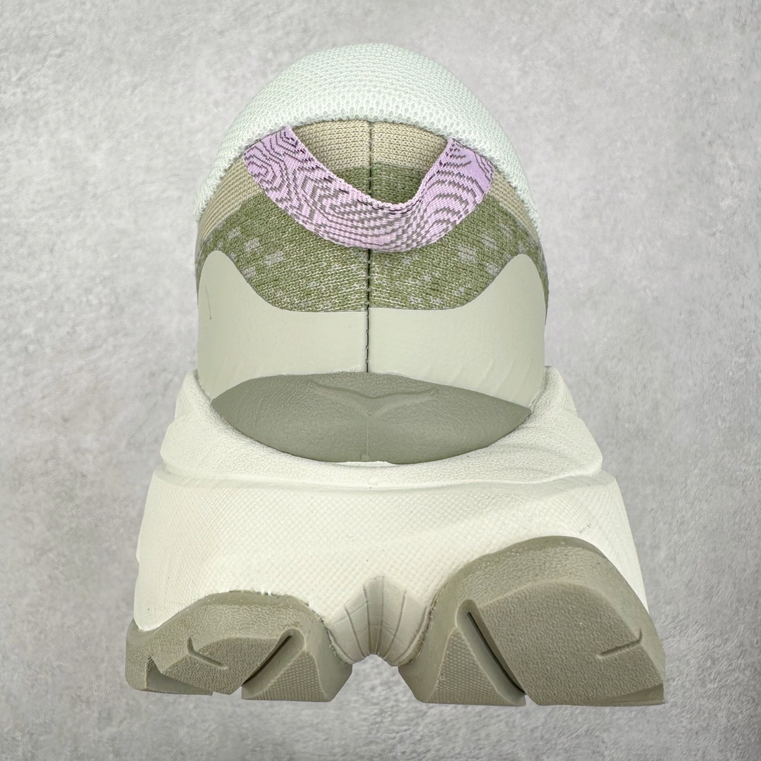 图片[8]-HOKA SKYLINE-FLOAT X 为HOKA首双搭载PeBax推进板的户外登山鞋，为近期大受欢迎的快速登山趋势打造，可同时对应越野跑与快速登山需求。90%蓖麻油提炼制造的Pebax推进版，搭配以甘蔗材质提炼的双密度EVA中底，为登山者带来源源不绝的前进能量。后跟外侧加长的Swallowtail Heel燕尾设计，同时提供上坡有感推进力、下坡步态更顺畅转换的快速登山新体验，适合想尝试轻量化登山，追求快速登山，但希望同时保持支撑推进力的族群。SKYLINE-FLOAT X使用Vibram黄金大底XS Trek复合橡胶成分，兼具耐磨与抓地力，搭配全新设计的5mm大底鞋齿与鞋纹，让克服崎岖地形更轻松，落地更稳定。 尺码：36 36.5 37.5 38 38.5 39 40 40.5 41 42 42.5 43 44 44.5 45-选品中心