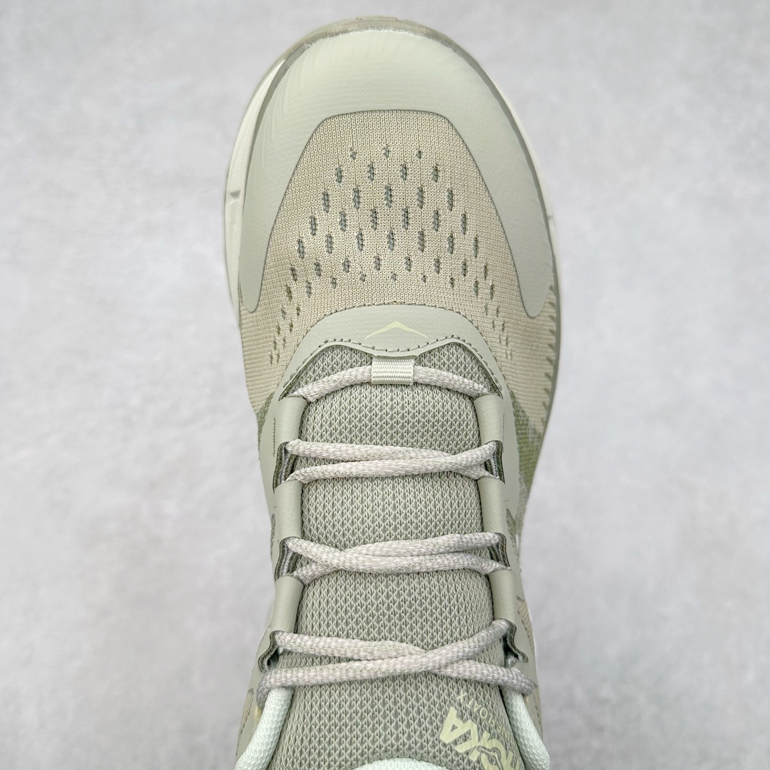 图片[4]-HOKA SKYLINE-FLOAT X 为HOKA首双搭载PeBax推进板的户外登山鞋，为近期大受欢迎的快速登山趋势打造，可同时对应越野跑与快速登山需求。90%蓖麻油提炼制造的Pebax推进版，搭配以甘蔗材质提炼的双密度EVA中底，为登山者带来源源不绝的前进能量。后跟外侧加长的Swallowtail Heel燕尾设计，同时提供上坡有感推进力、下坡步态更顺畅转换的快速登山新体验，适合想尝试轻量化登山，追求快速登山，但希望同时保持支撑推进力的族群。SKYLINE-FLOAT X使用Vibram黄金大底XS Trek复合橡胶成分，兼具耐磨与抓地力，搭配全新设计的5mm大底鞋齿与鞋纹，让克服崎岖地形更轻松，落地更稳定。 尺码：36 36.5 37.5 38 38.5 39 40 40.5 41 42 42.5 43 44 44.5 45-选品中心