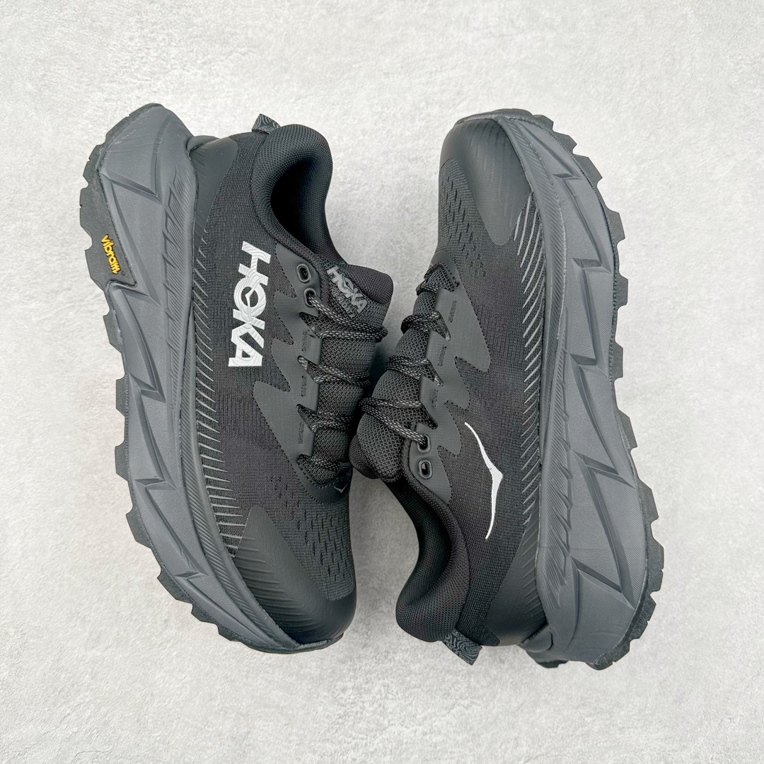 图片[3]-HOKA SKYLINE-FLOAT X 为HOKA首双搭载PeBax推进板的户外登山鞋，为近期大受欢迎的快速登山趋势打造，可同时对应越野跑与快速登山需求。90%蓖麻油提炼制造的Pebax推进版，搭配以甘蔗材质提炼的双密度EVA中底，为登山者带来源源不绝的前进能量。后跟外侧加长的Swallowtail Heel燕尾设计，同时提供上坡有感推进力、下坡步态更顺畅转换的快速登山新体验，适合想尝试轻量化登山，追求快速登山，但希望同时保持支撑推进力的族群。SKYLINE-FLOAT X使用Vibram黄金大底XS Trek复合橡胶成分，兼具耐磨与抓地力，搭配全新设计的5mm大底鞋齿与鞋纹，让克服崎岖地形更轻松，落地更稳定。 尺码：36 36.5 37.5 38 38.5 39 40 40.5 41 42 42.5 43 44 44.5 45-选品中心